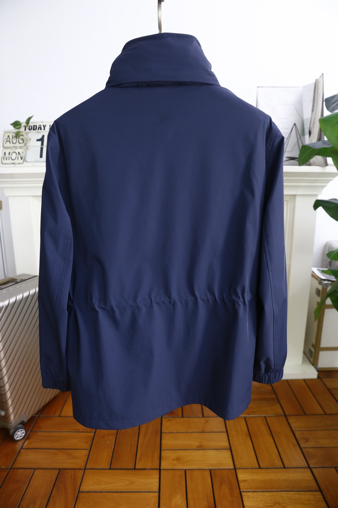 🔥巴宝丽/Burbe*ry.
秋季新品连帽中长款夹克外套，胸前奢华品牌战马LOGO搭配📸高端时尚的设计理