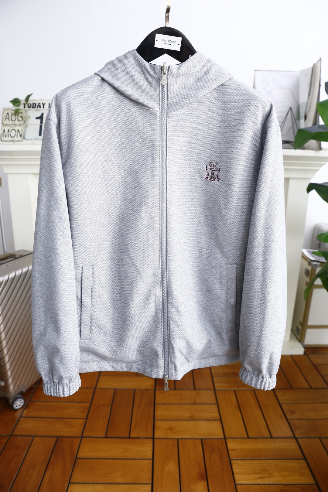 NO:513717,Brunello Cucinelli. 2026 autumn new top-grade original single men's double-sided wearable jacket!  The stylish hooded design is made of comfortable worsted wool fabric!  The classic brand LOGO elements are comfortable and exquisite in the upper body, excellent warmth and excellent effect on the upper body, fully reflecting the man's temperament and taste, fashionable and elegant, and aristocratic background!  Simple and delicate design, perfect cutting, meticulous material, soft and comfortable feel, gorgeous colors, and atmospheric!  48-56, shipped the next day!  brunello cucinelli,jackets & coats,hats,alexander wang19860909Brunello Cucinelli. 2026秋季新品顶级原单男士双面可穿夹克！时尚连帽设计采用舒适精纺羊毛面料！经典品牌LOGO元素,上身舒适工艺精致,保暖极佳,上身效果极佳 ,充分体现男人的气质与品位,时尚优雅,贵族底蕴！简洁细腻的设计,裁剪完美 用料一丝不苟 手感柔软舒适 华丽色彩 彰显大气！48-56,隔天出货！,,brunello cucinelli,jackets & coats,hats,alexander wang,Men's clothing