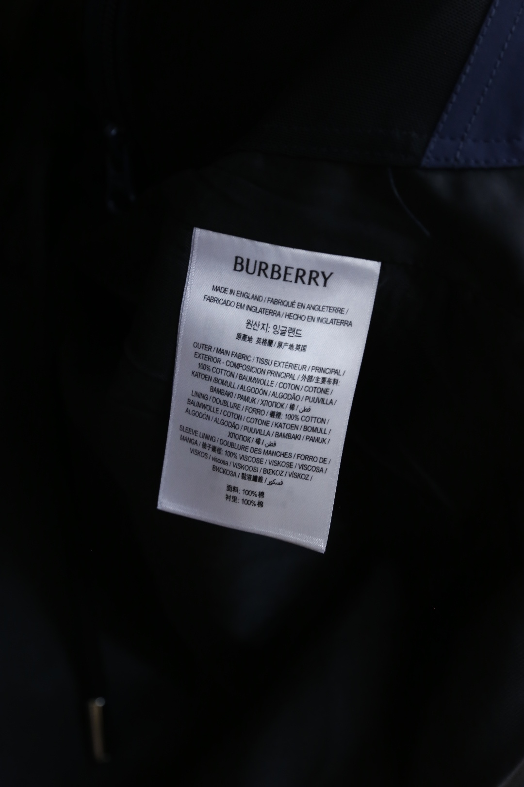 🔥巴宝丽/Burbe*ry.
秋季新品连帽中长款夹克外套，胸前奢华品牌战马LOGO搭配📸高端时尚的设计理