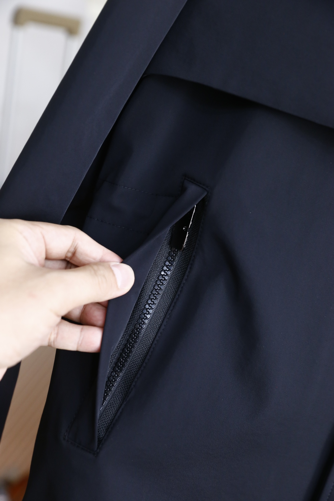 🔥巴宝丽/Burbe*ry.
秋季新品连帽中长款夹克外套，胸前奢华品牌战马LOGO搭配📸高端时尚的设计理