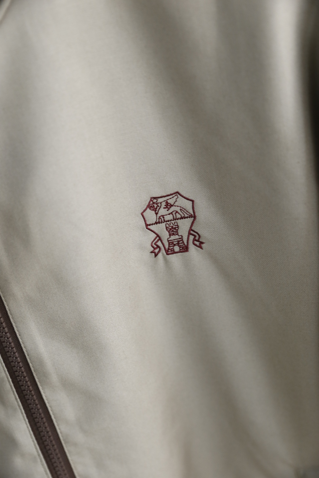 🔥Brunello Cucinelli.
秋季新品🆕顶级原单男士双面可穿夹克！时尚连帽设计📸采用舒适精纺