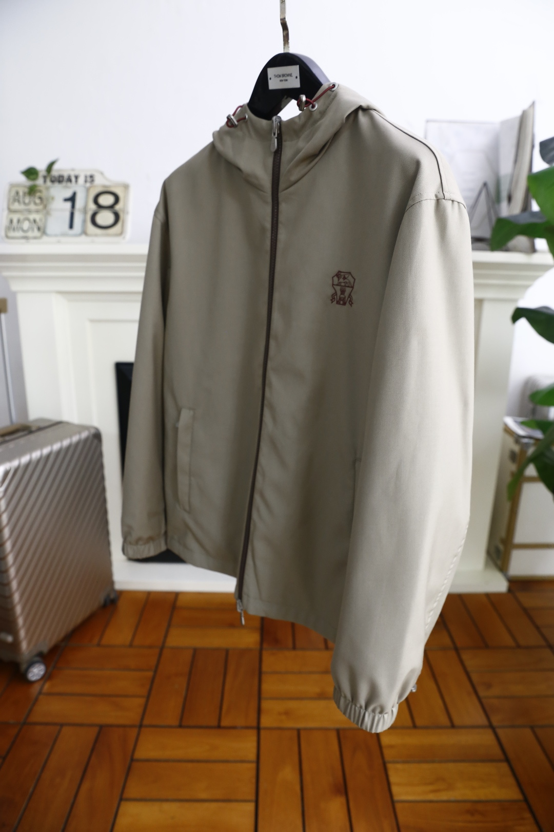 🔥Brunello Cucinelli.
秋季新品🆕顶级原单男士双面可穿夹克！时尚连帽设计📸采用舒适精纺