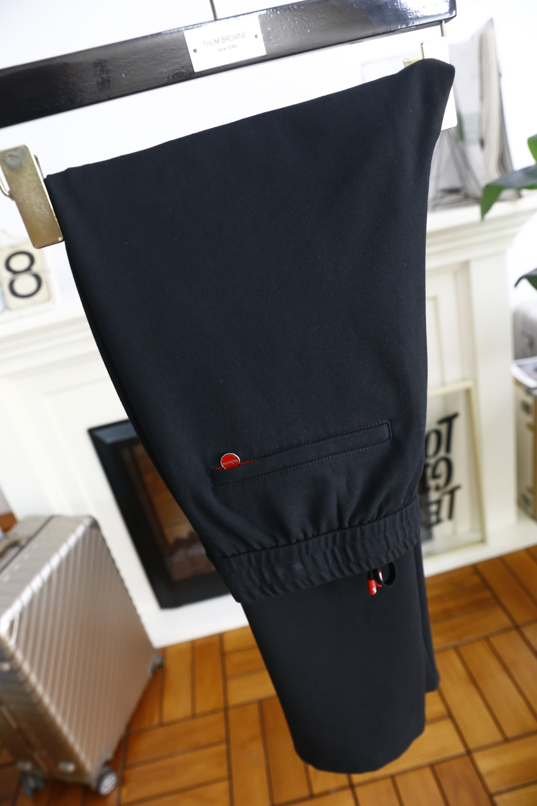 🔥kiton.
秋季新品🆕男士时尚百搭休闲裤！采用进口舒适羊毛混纺面料，奢华经典品牌LOGO设计 上身随