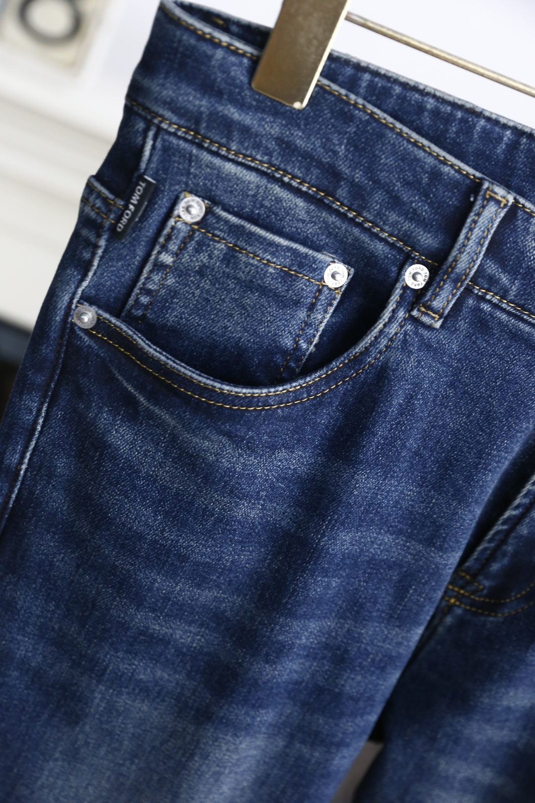 🔥TF.
季新品时尚男士牛仔裤👖采用客供水洗弹力牛仔裤！奢华经典品牌Logo标志彰显品牌特征，时尚潮流因