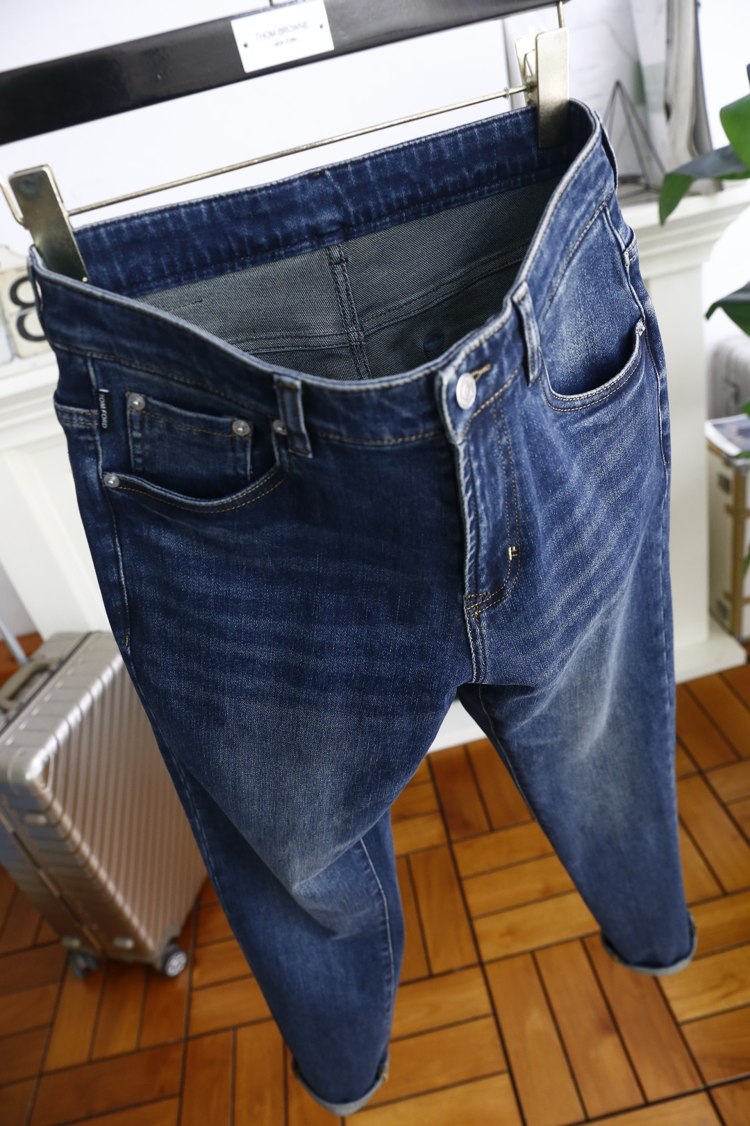 🔥TF.
季新品时尚男士牛仔裤👖采用客供水洗弹力牛仔裤！奢华经典品牌Logo标志彰显品牌特征，时尚潮流因