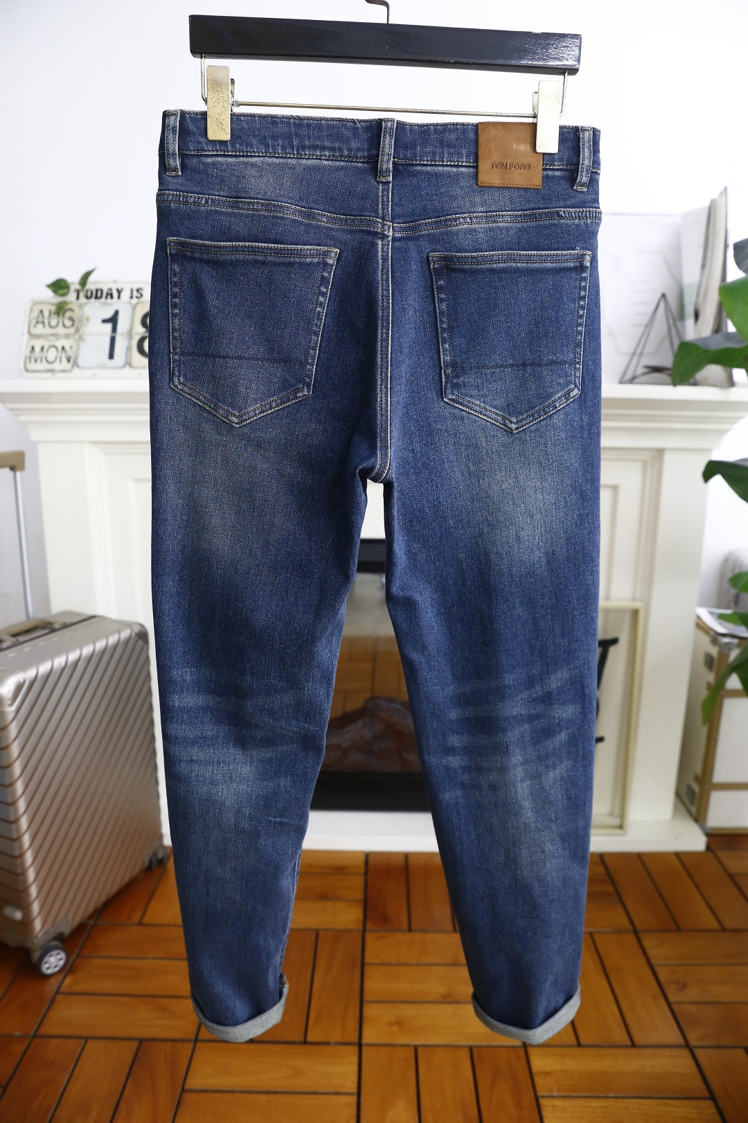 🔥TF.
季新品时尚男士牛仔裤👖采用客供水洗弹力牛仔裤！奢华经典品牌Logo标志彰显品牌特征，时尚潮流因