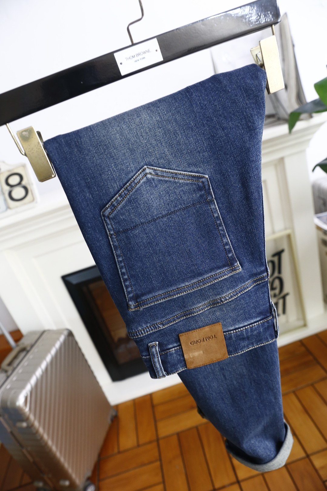 🔥TF.
季新品时尚男士牛仔裤👖采用客供水洗弹力牛仔裤！奢华经典品牌Logo标志彰显品牌特征，时尚潮流因