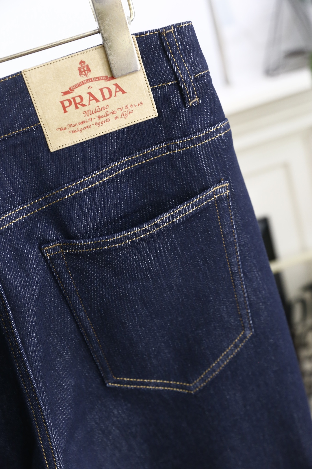 🔥普拉*/Pr*da.
26早秋新品时尚男士牛仔裤👖采用客供水洗弹力牛仔裤！奢华经典品牌Logo标志彰显