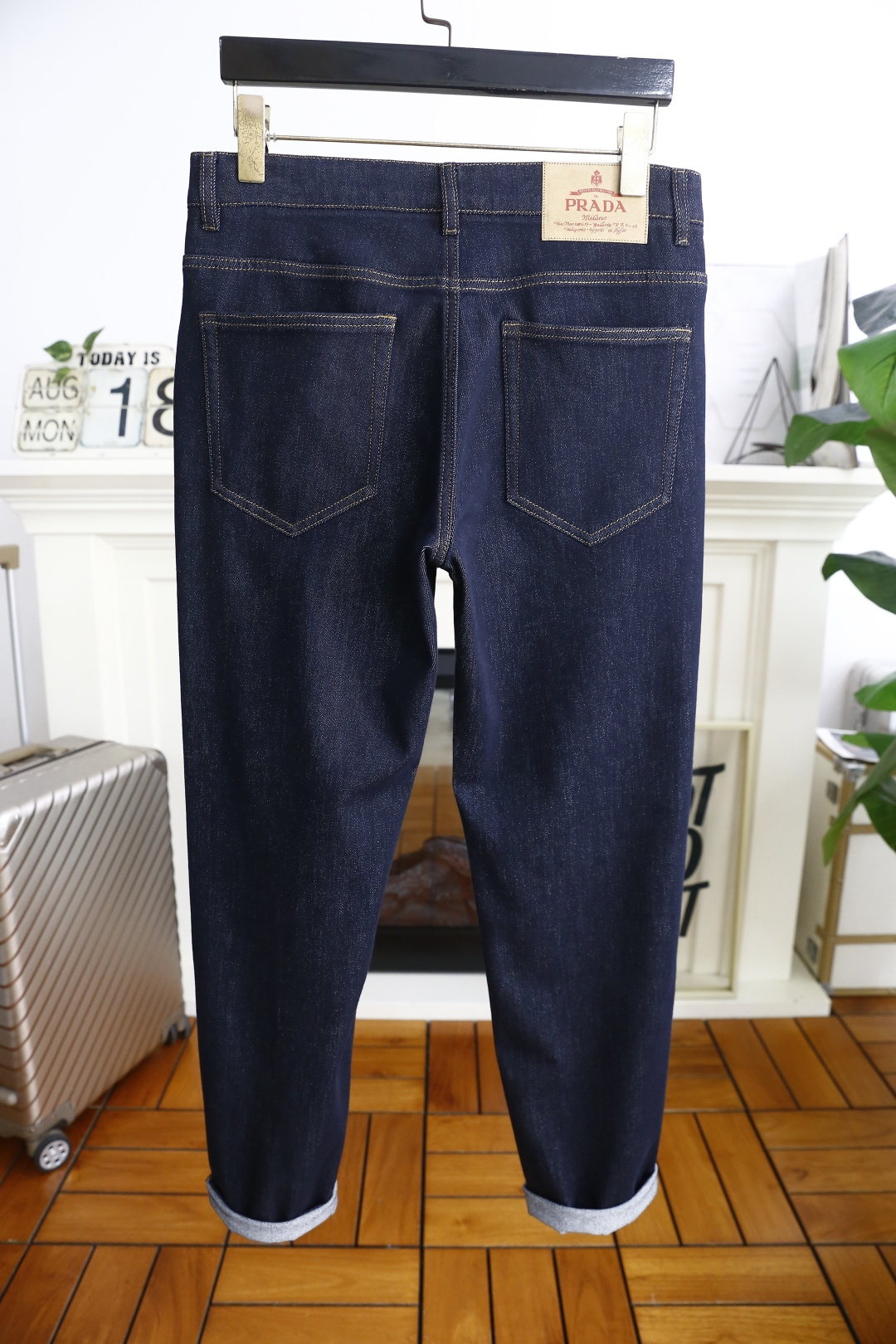 🔥普拉*/Pr*da.
26早秋新品时尚男士牛仔裤👖采用客供水洗弹力牛仔裤！奢华经典品牌Logo标志彰显