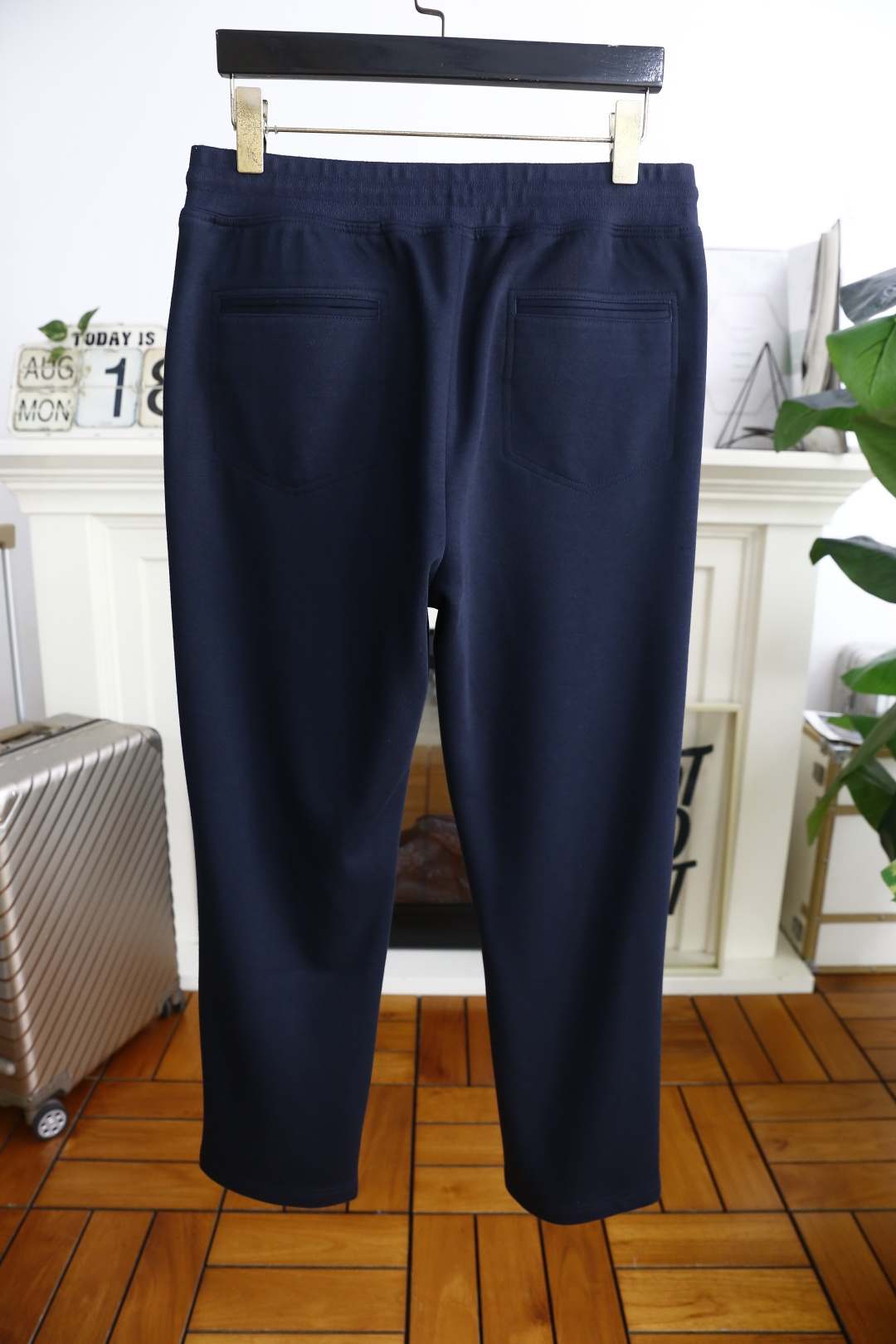 🔥Brunello Cucinelli.
早秋新款男士休闲裤！采用进口舒适面料，奢华经典品牌LOGO设计