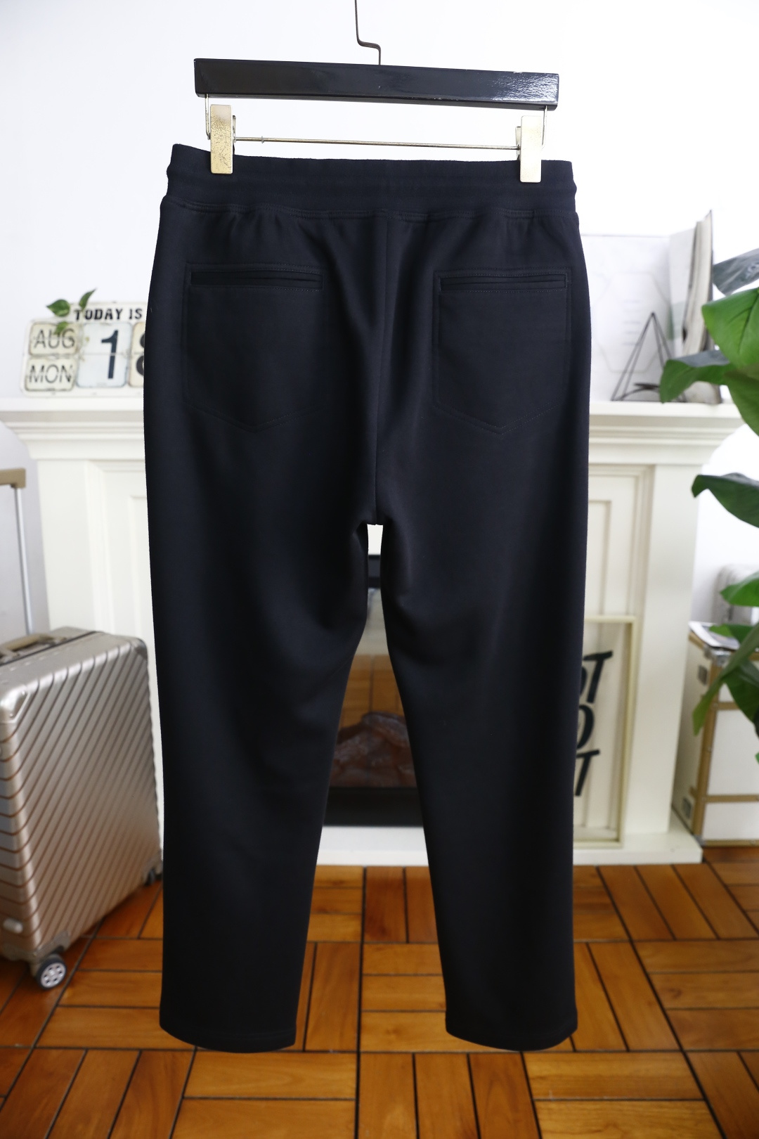 🔥Brunello Cucinelli.
早秋新款男士休闲裤！采用进口舒适面料，奢华经典品牌LOGO设计