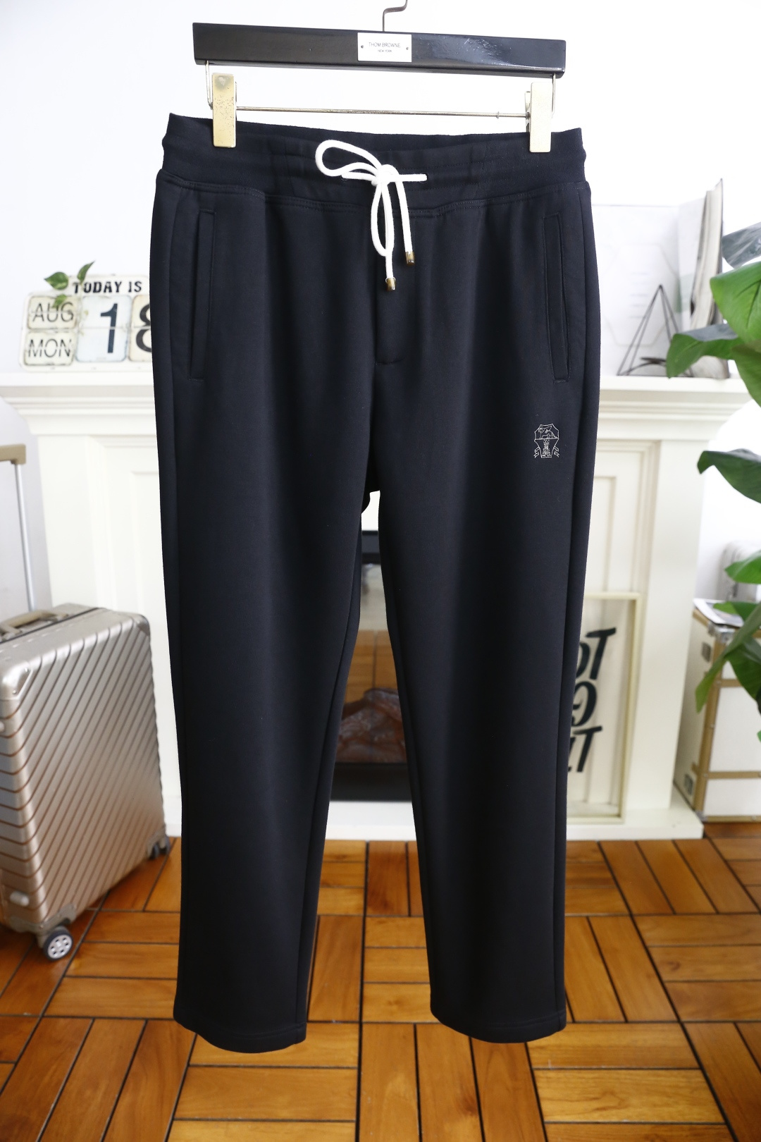 🔥Brunello Cucinelli.
早秋新款男士休闲裤！采用进口舒适面料，奢华经典品牌LOGO设计