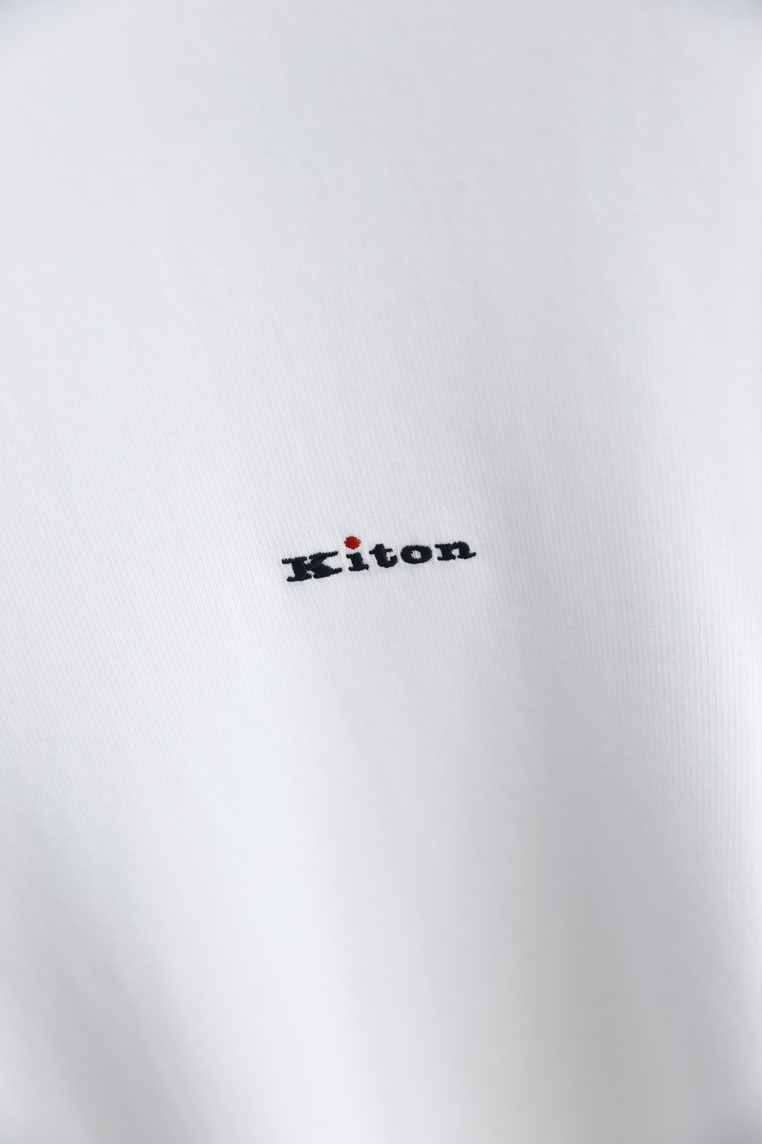 🔥Kiton.
季新品时尚男士高品质长袖打底衫！采用高档舒适棉面料，舒适保暖极佳 可防静电手感舒适顺滑 