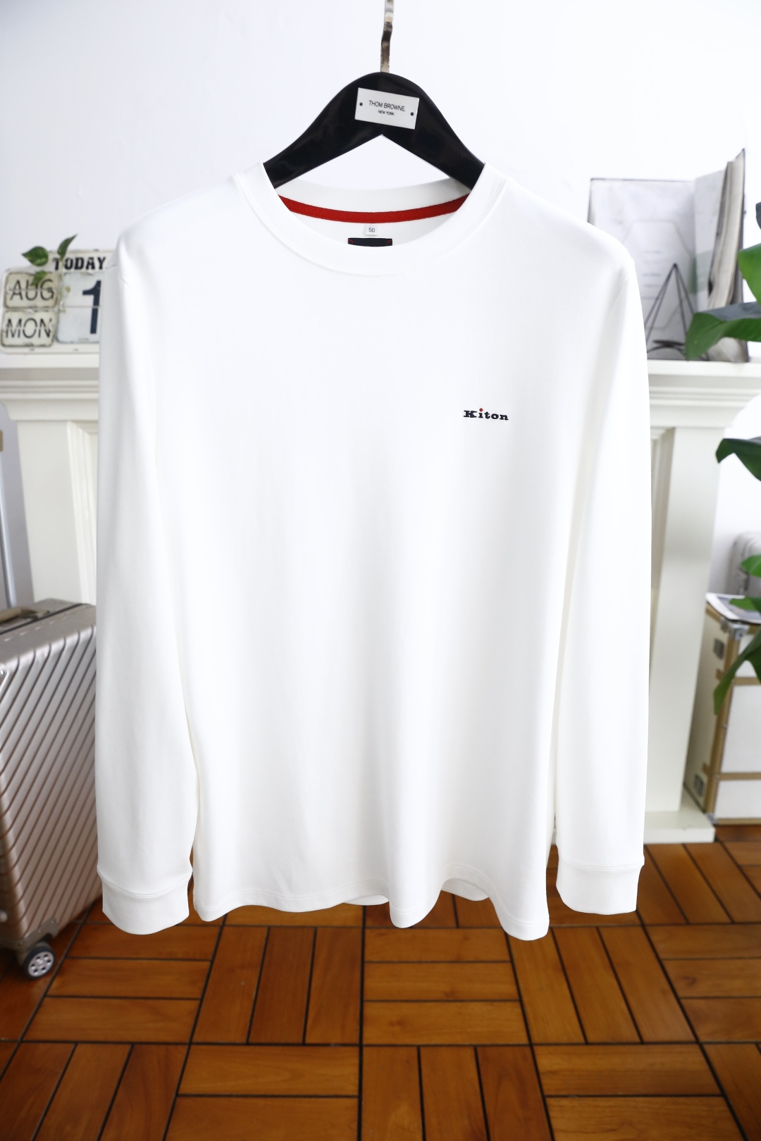 NO:513702,Kiton. 26 autumn new fashion men's high-quality long-sleeved base shirt!  It uses high-end comfortable cotton fabric, which is comfortable and warm, and can be anti-static and comfortable and smooth. The design details of the luxury classic brand letter LOGO are all high-end. The style is superb and crisp and stylish. It is a versatile street sports item. The upper body is low-key but luxurious. The must-have counter size M-3XL for trendy men, shipped the next day!  ,alexander wang19860909Kiton. 26秋季新品时尚男士高品质长袖打底衫！采用高档舒适棉面料,舒适保暖极佳 可防静电手感舒适顺滑 ,奢华经典品牌字母LOGO设计细节之处尽显高级,版型超赞挺括有型 ,街头运动百搭单品,上身低调而不失奢华,潮男必备款专柜尺码M-3XL,隔天出货！,,alexander wang,Men's clothing