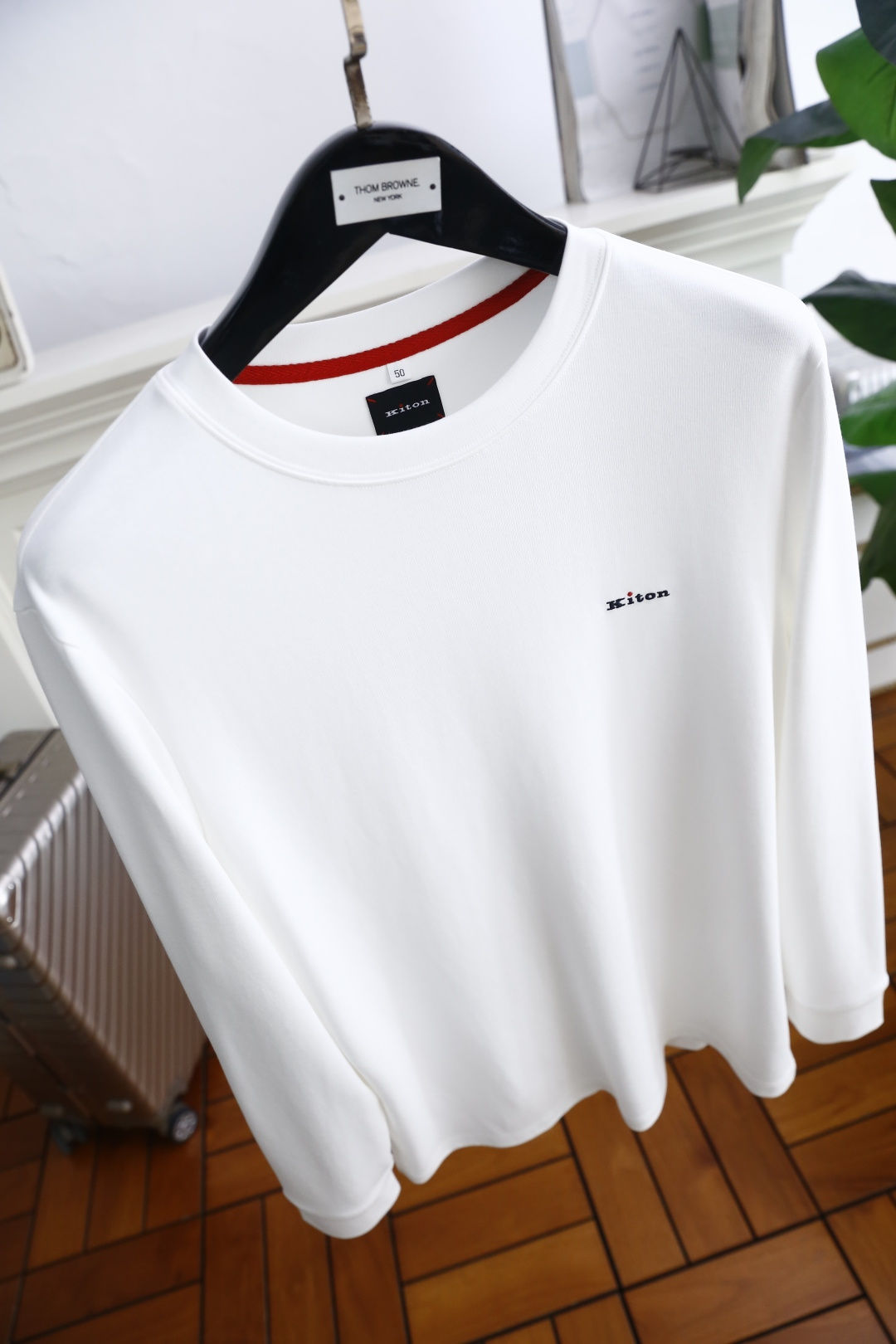 🔥Kiton.
季新品时尚男士高品质长袖打底衫！采用高档舒适棉面料，舒适保暖极佳 可防静电手感舒适顺滑 