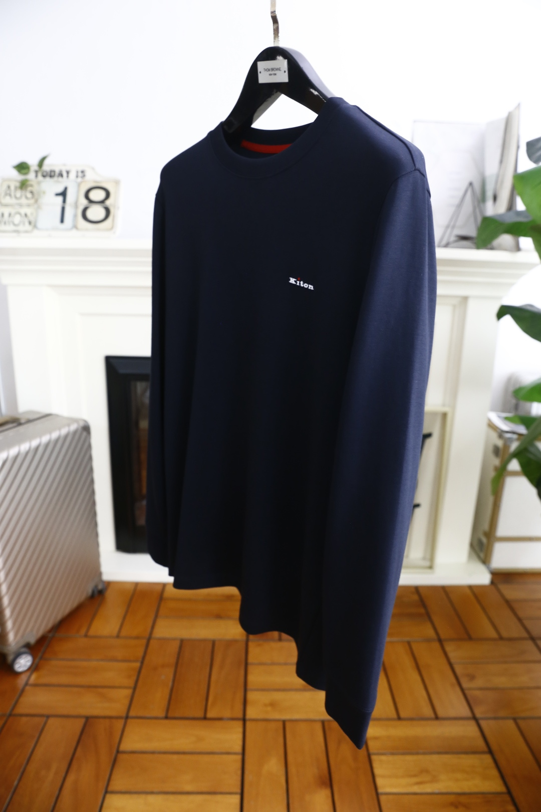 🔥Kiton.
季新品时尚男士高品质长袖打底衫！采用高档舒适棉面料，舒适保暖极佳 可防静电手感舒适顺滑 