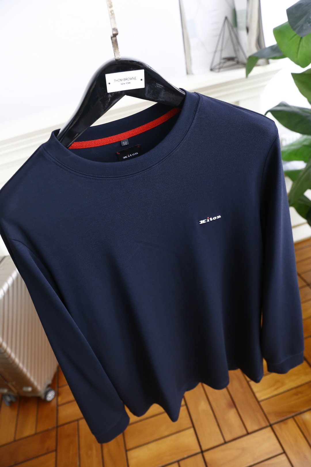 🔥Kiton.
季新品时尚男士高品质长袖打底衫！采用高档舒适棉面料，舒适保暖极佳 可防静电手感舒适顺滑 