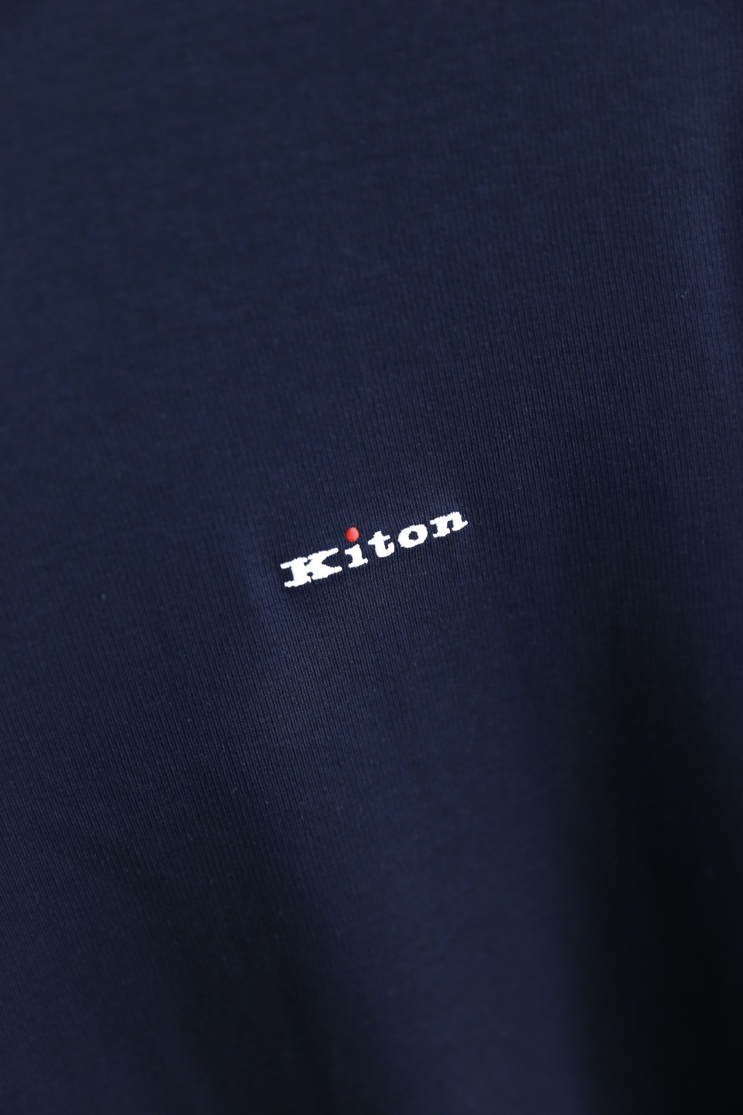 🔥Kiton.
季新品时尚男士高品质长袖打底衫！采用高档舒适棉面料，舒适保暖极佳 可防静电手感舒适顺滑 