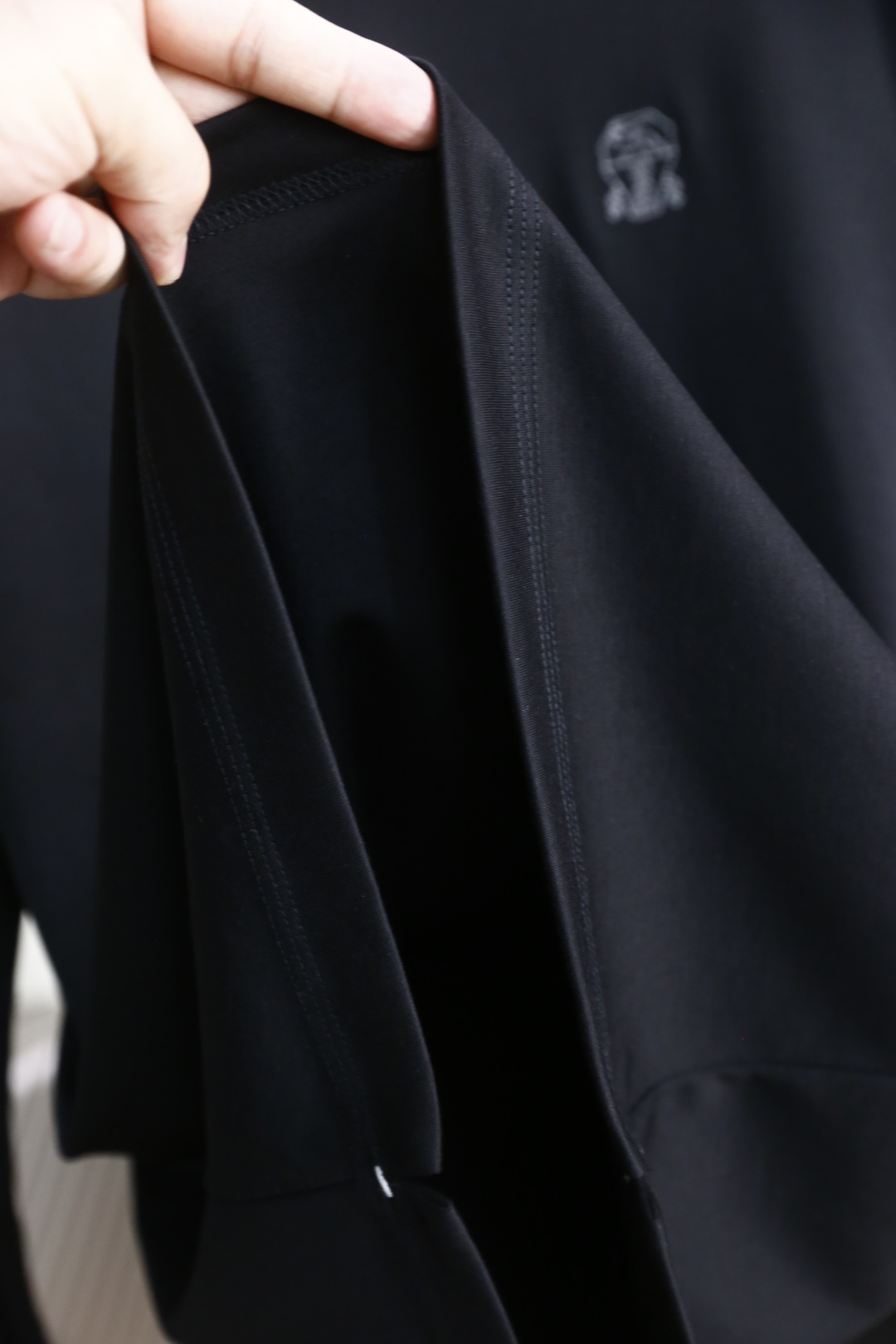 🔥Brunello Cucinelli.
早秋新品时尚男士圆领打底衫🔥胸前奢华经典LOGO设计！绝对经得