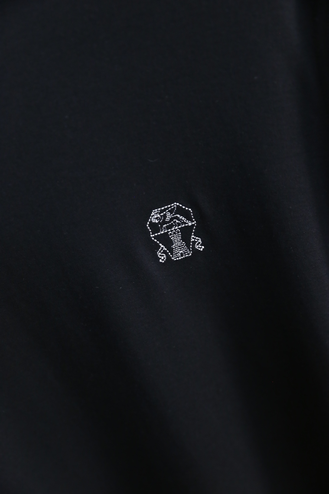 🔥Brunello Cucinelli.
早秋新品时尚男士圆领打底衫🔥胸前奢华经典LOGO设计！绝对经得