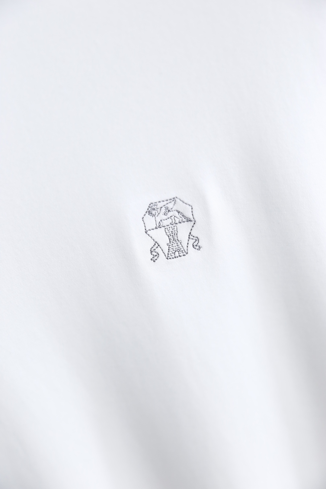 🔥Brunello Cucinelli.
早秋新品时尚男士圆领打底衫🔥胸前奢华经典LOGO设计！绝对经得