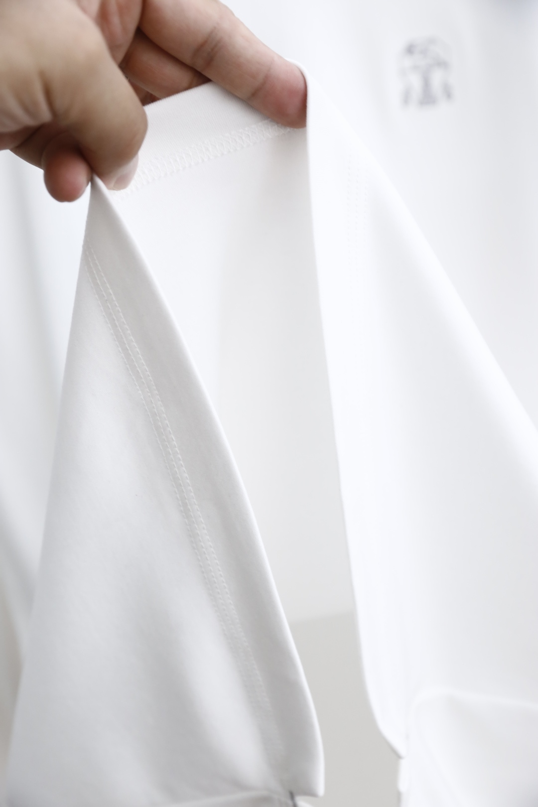 🔥Brunello Cucinelli.
早秋新品时尚男士圆领打底衫🔥胸前奢华经典LOGO设计！绝对经得