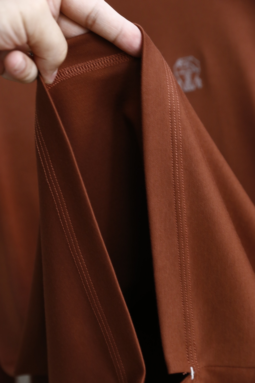 🔥Brunello Cucinelli.
早秋新品时尚男士圆领打底衫🔥胸前奢华经典LOGO设计！绝对经得