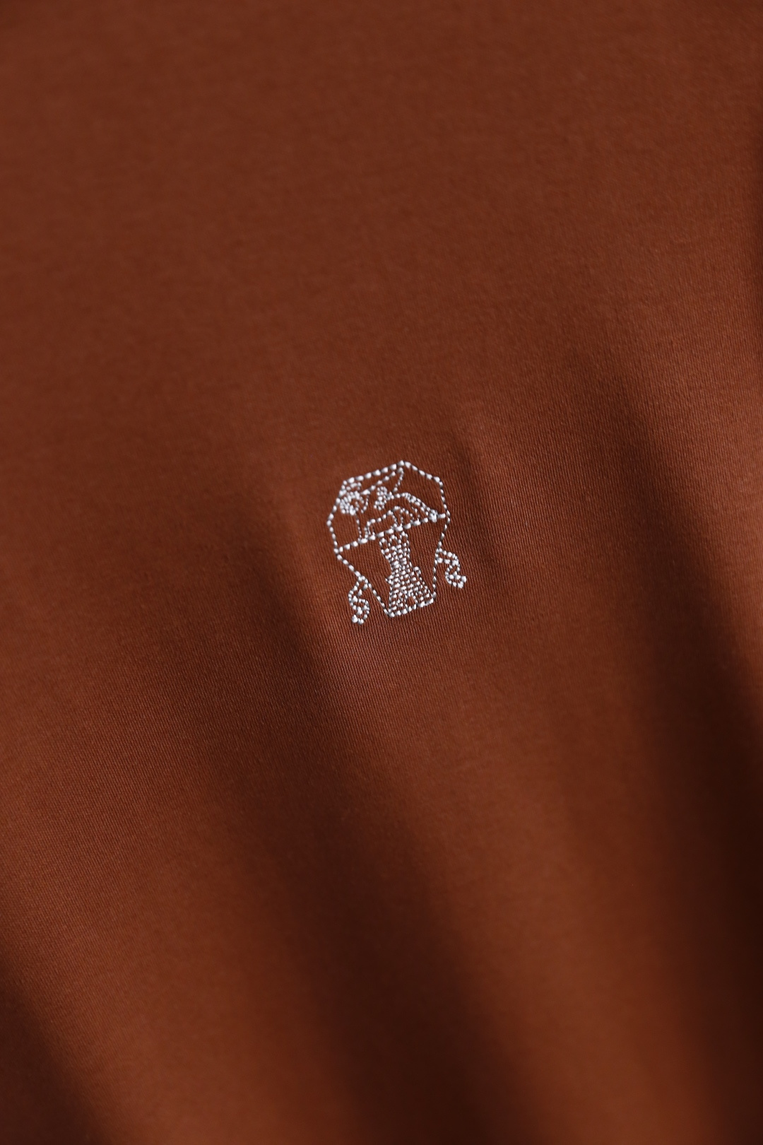 🔥Brunello Cucinelli.
早秋新品时尚男士圆领打底衫🔥胸前奢华经典LOGO设计！绝对经得