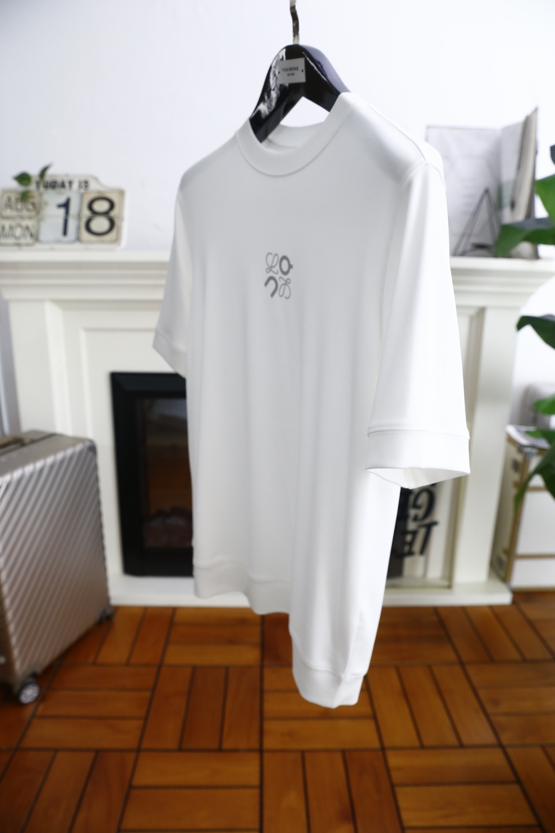 🔥罗意威.
早秋新品打底短袖🆕男士百搭款短袖！采用进口舒适莫代尔棉面料👍衣橱里不可或缺的百搭利器，市面罕