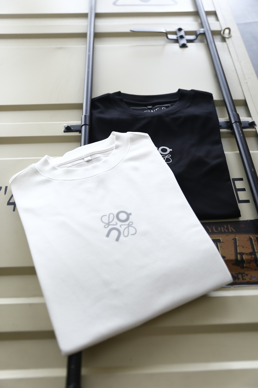 🔥罗意威.
早秋新品打底短袖🆕男士百搭款短袖！采用进口舒适莫代尔棉面料👍衣橱里不可或缺的百搭利器，市面罕