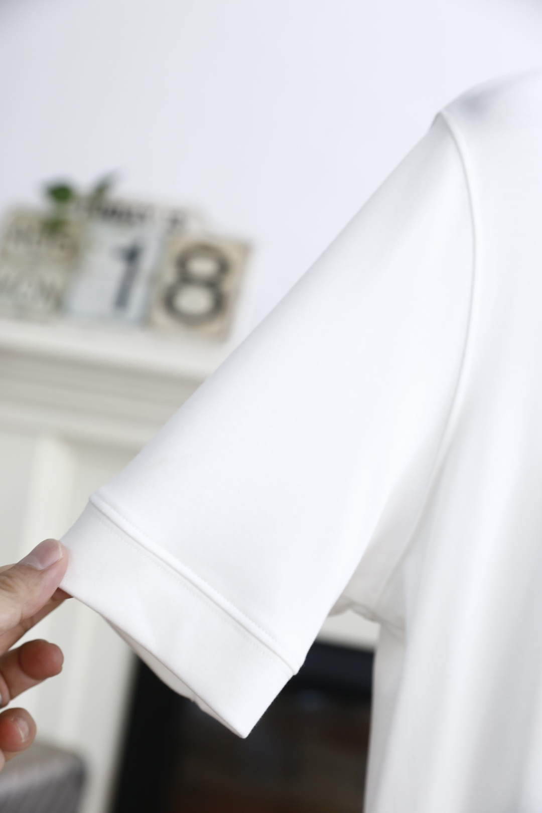 🔥罗意威.
早秋新品打底短袖🆕男士百搭款短袖！采用进口舒适莫代尔棉面料👍衣橱里不可或缺的百搭利器，市面罕