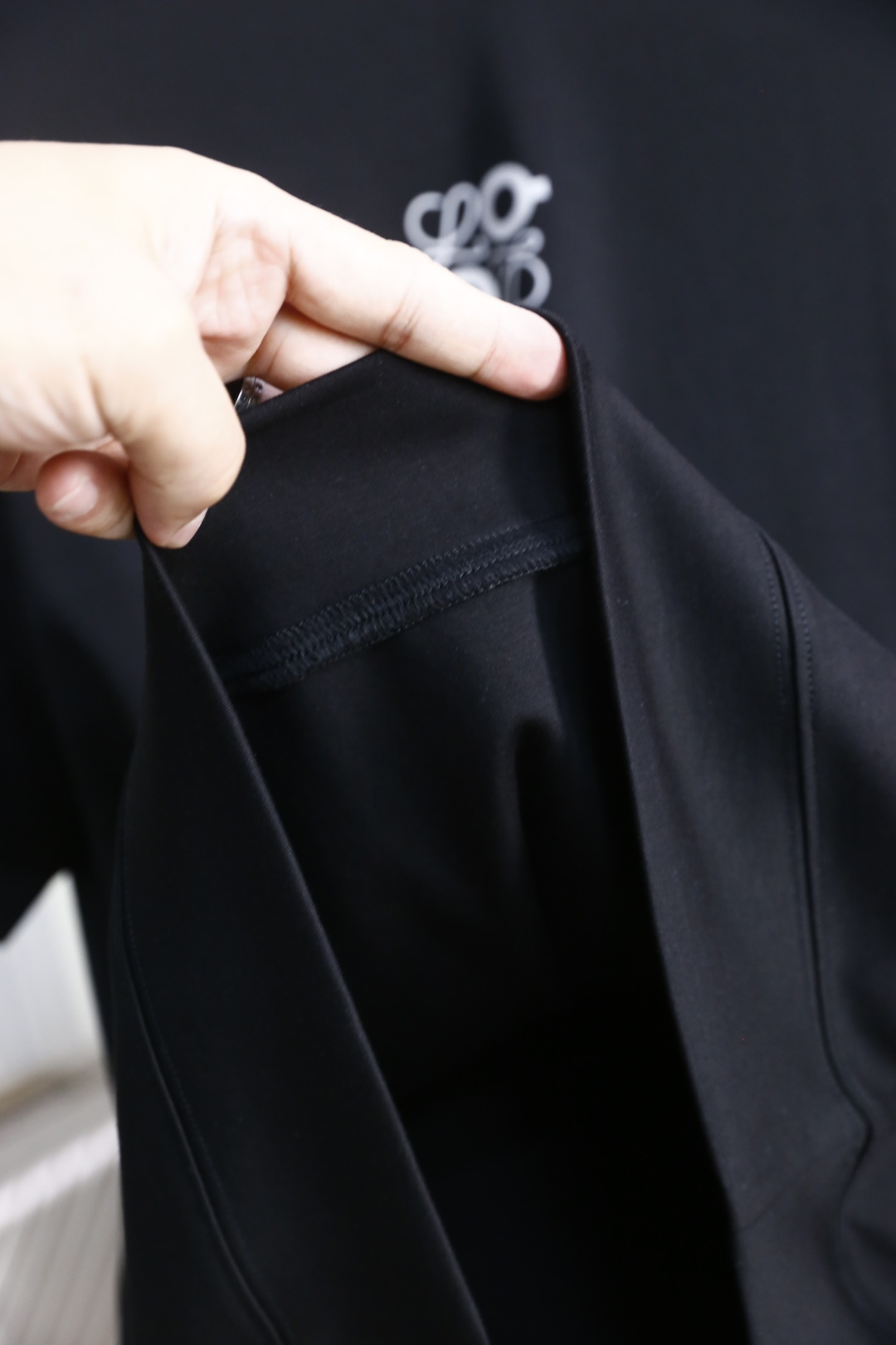 🔥罗意威.
早秋新品打底短袖🆕男士百搭款短袖！采用进口舒适莫代尔棉面料👍衣橱里不可或缺的百搭利器，市面罕