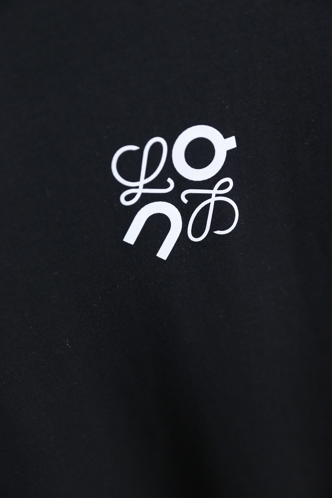 🔥罗意威.
早秋新品打底短袖🆕男士百搭款短袖！采用进口舒适莫代尔棉面料👍衣橱里不可或缺的百搭利器，市面罕