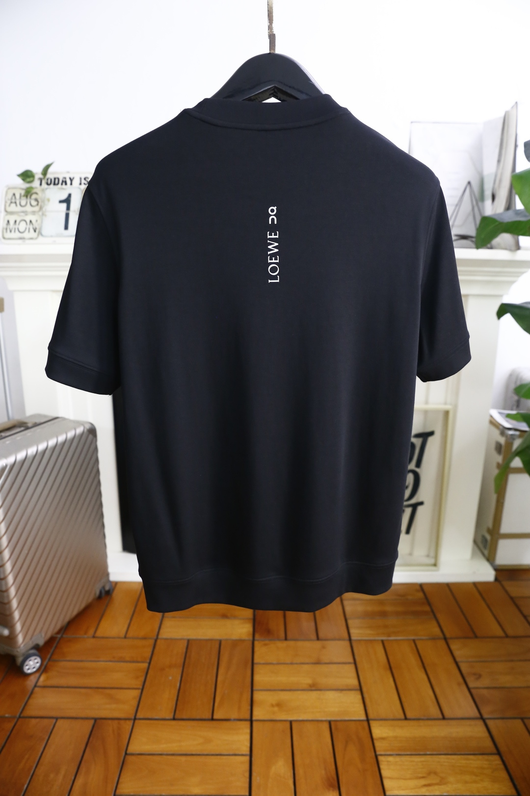 🔥罗意威.
早秋新品打底短袖🆕男士百搭款短袖！采用进口舒适莫代尔棉面料👍衣橱里不可或缺的百搭利器，市面罕