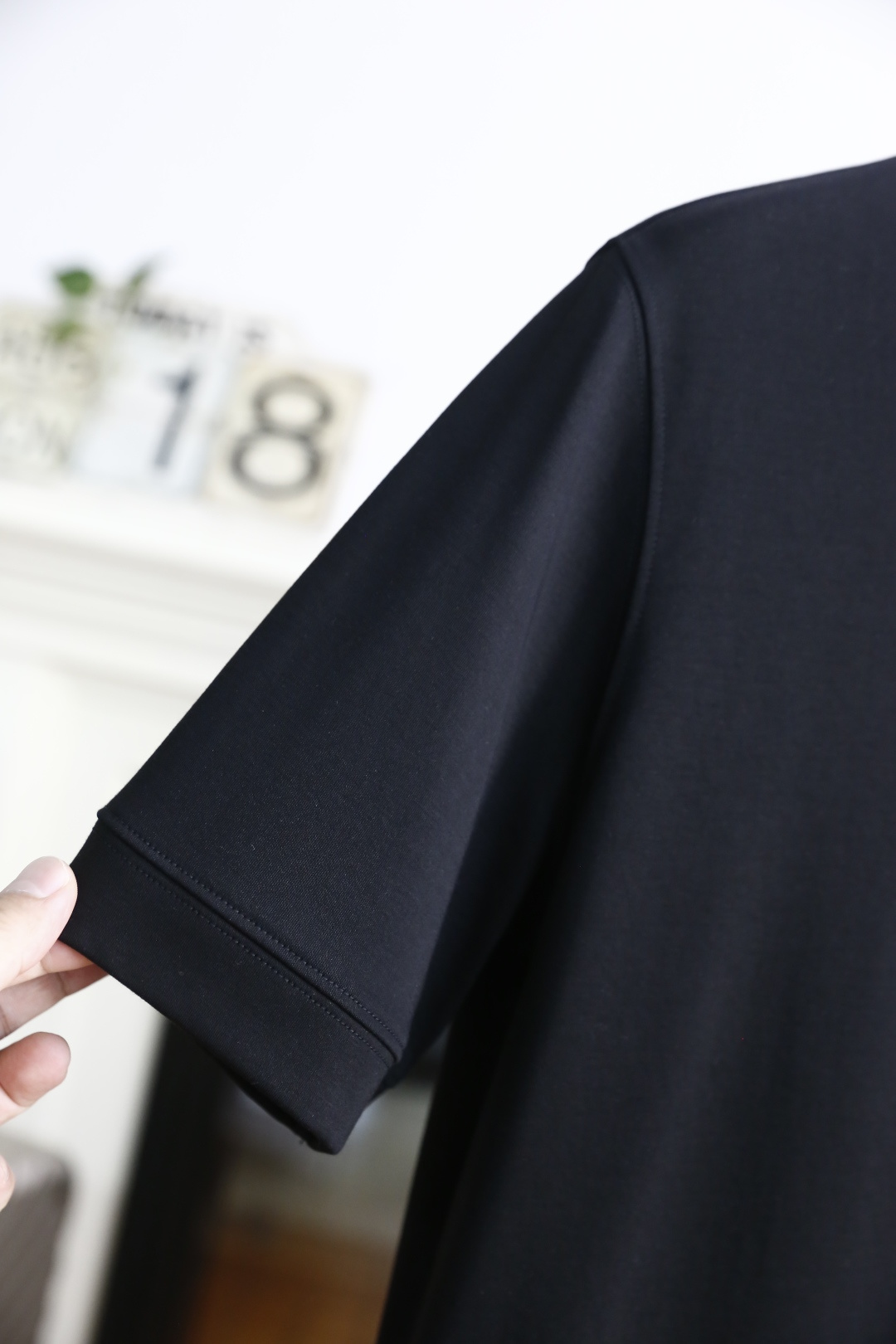 🔥罗意威.
早秋新品打底短袖🆕男士百搭款短袖！采用进口舒适莫代尔棉面料👍衣橱里不可或缺的百搭利器，市面罕