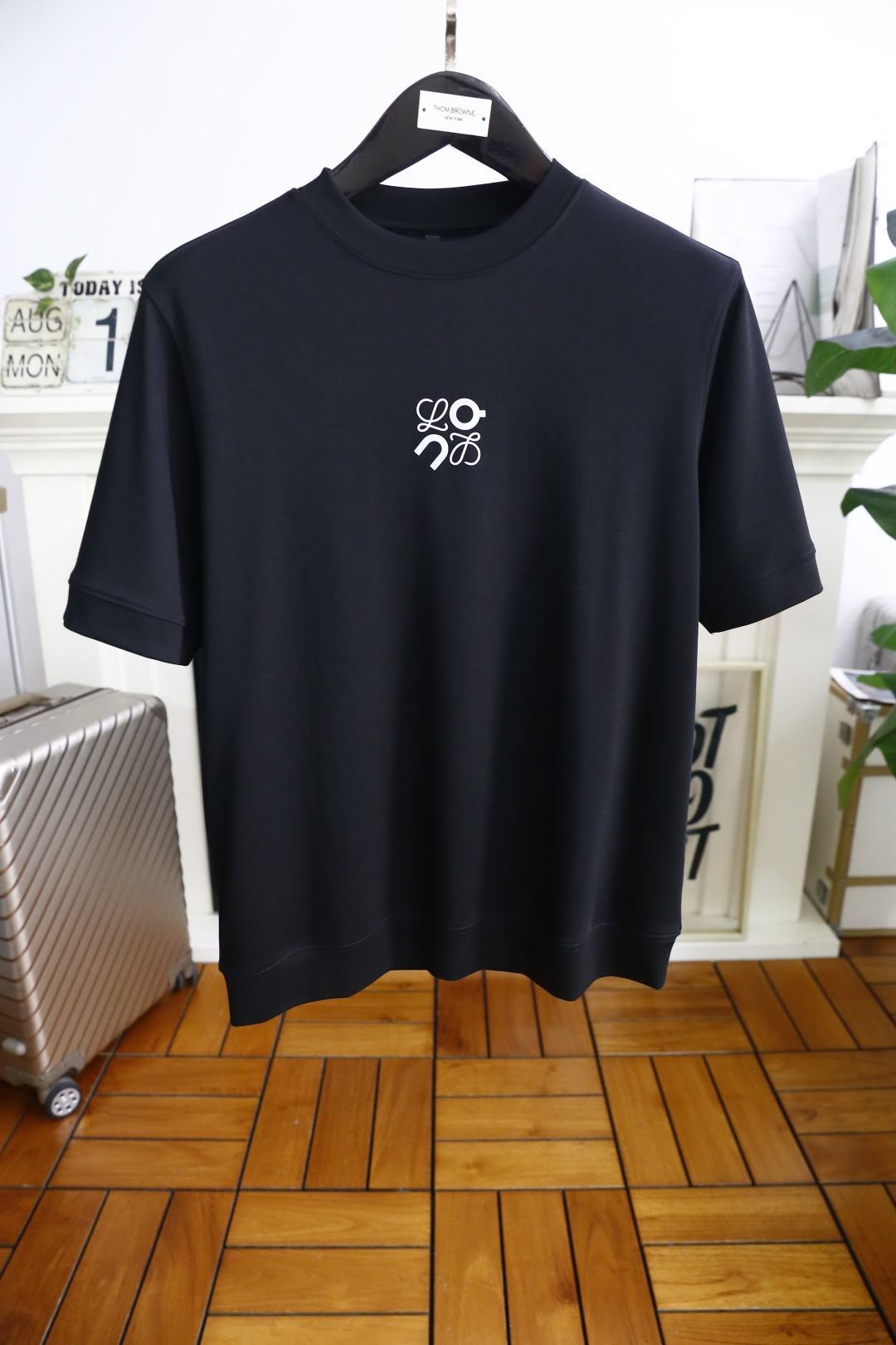 🔥罗意威.
早秋新品打底短袖🆕男士百搭款短袖！采用进口舒适莫代尔棉面料👍衣橱里不可或缺的百搭利器，市面罕