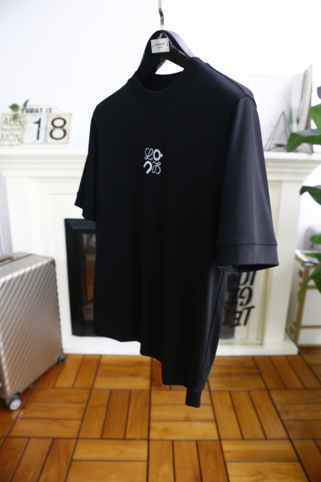 🔥罗意威.
早秋新品打底短袖🆕男士百搭款短袖！采用进口舒适莫代尔棉面料👍衣橱里不可或缺的百搭利器，市面罕