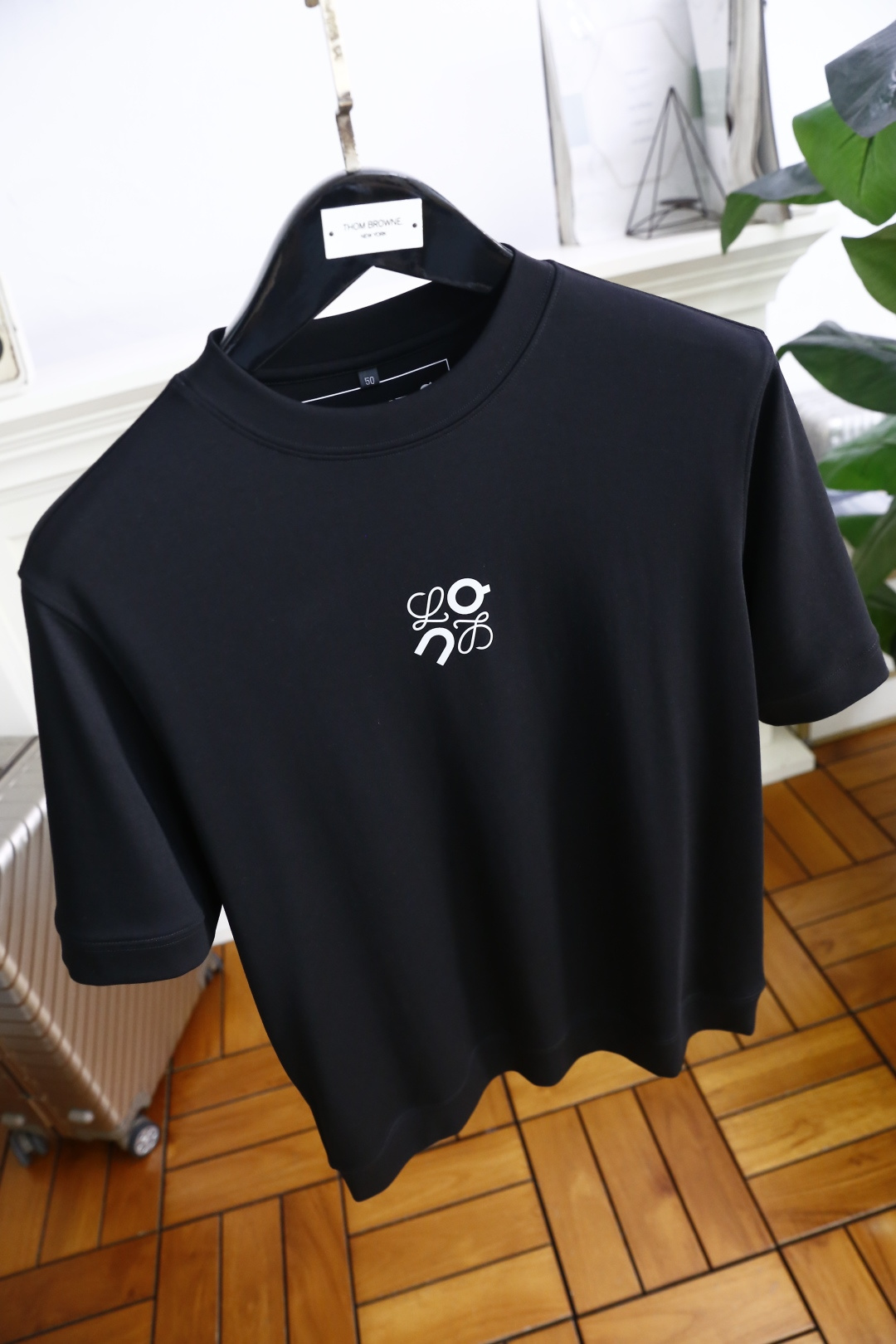 🔥罗意威.
早秋新品打底短袖🆕男士百搭款短袖！采用进口舒适莫代尔棉面料👍衣橱里不可或缺的百搭利器，市面罕