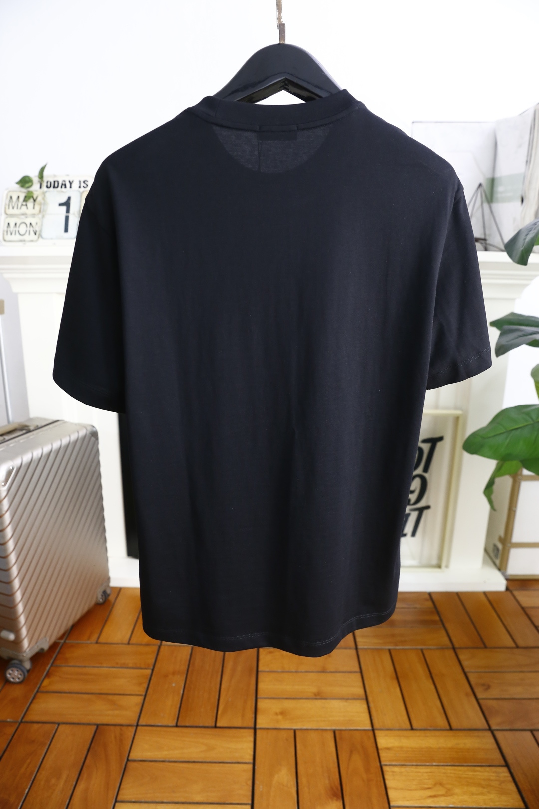 🔥迪奥/Christian D*or.
2025夏季男士圆领短袖🍃胸前奢华品牌字母LOGO标识标注👍🏼上