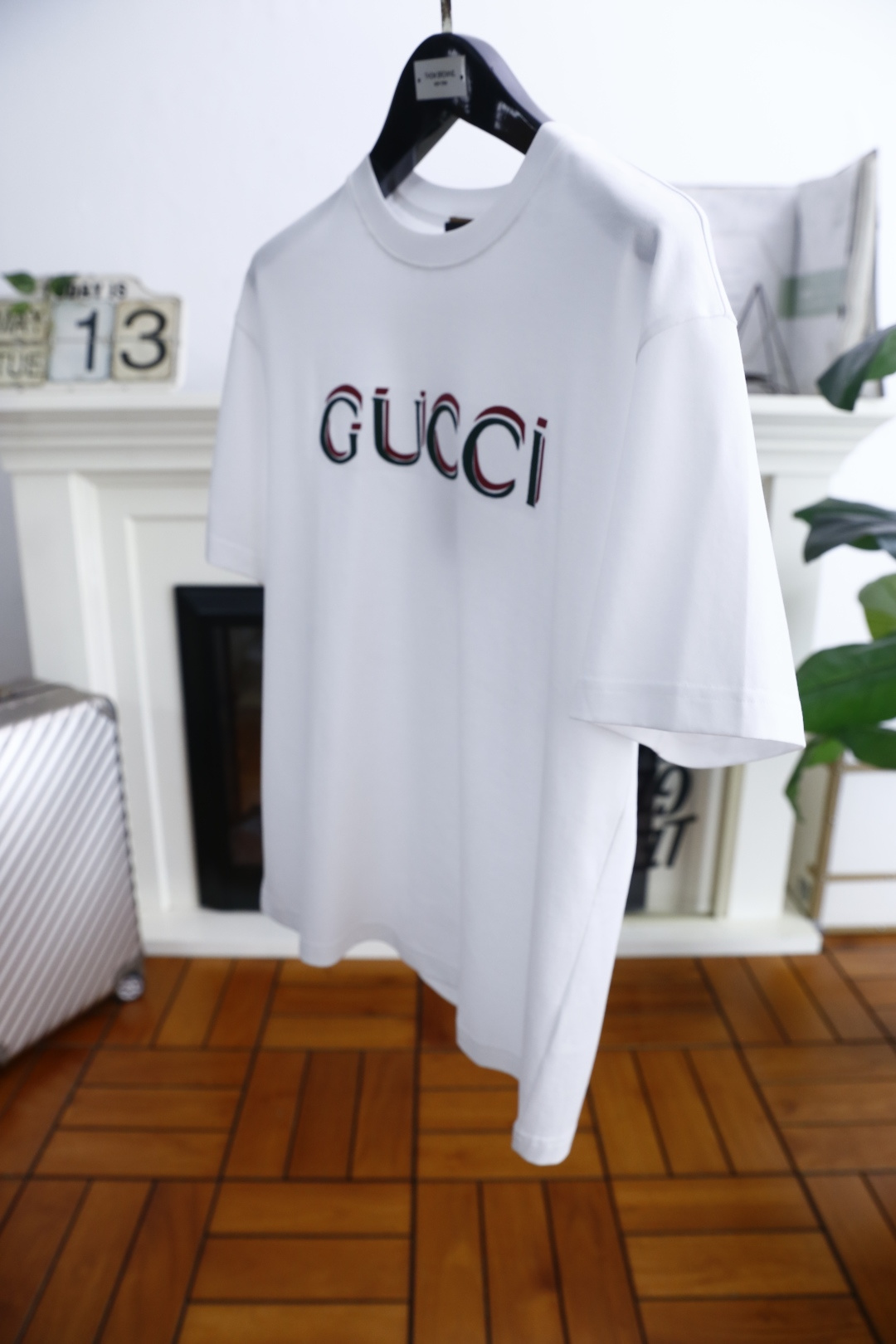 🔥古驰.
2025夏季原单男士休闲圆领短袖T恤！奢华经典品牌原版字母LOGO设计！高端定制 高版本 时尚