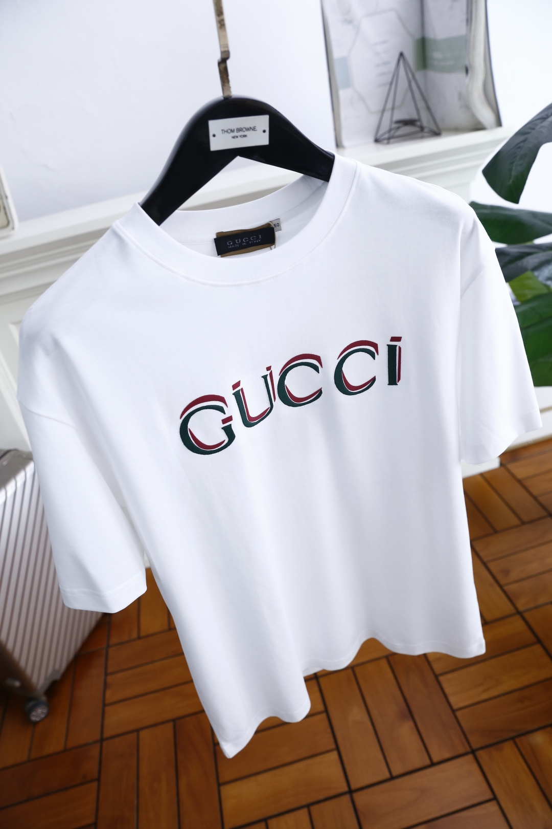 🔥古驰.
2025夏季原单男士休闲圆领短袖T恤！奢华经典品牌原版字母LOGO设计！高端定制 高版本 时尚