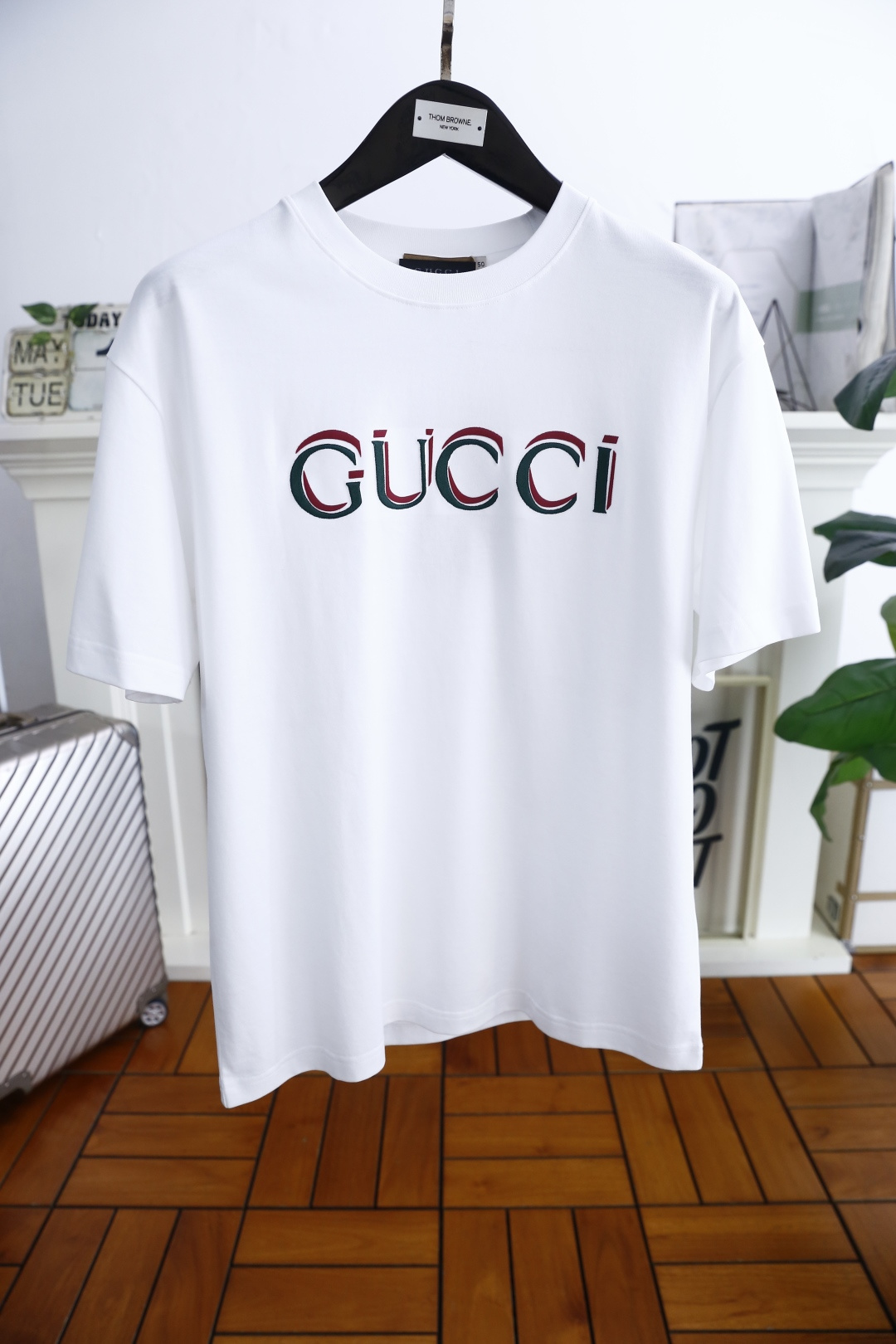 NO:513696,Gucci. 2025 summer original single men's casual round neck short-sleeved T-shirt!  Luxurious classic brand original letter LOGO design!  High-end customization, high-version, fashionable and versatile!  It is made of comfortable mercerized cotton fabric and feels super soft and delicate, comfortable to wear, high-end quality, fine OEM, very good at making the upper body, men's must-have items, complete three standards!  Size 48-56, shipped the next day!  ,gucci,T-shirt,tees,t-shirt,alexander wang19860909古驰. 2025夏季原单男士休闲圆领短袖T恤！奢华经典品牌原版字母LOGO设计！高端定制 高版本 时尚百搭爆款！采用舒适丝光棉面料手感超柔软细腻 穿着亲肤舒适 高端精品 代工厂精细做上身非常赞 男士必备单品 三标齐全！尺码48-56,隔天出货！,,gucci,T-shirt,tees，t-shirt,alexander wang,Men's clothing