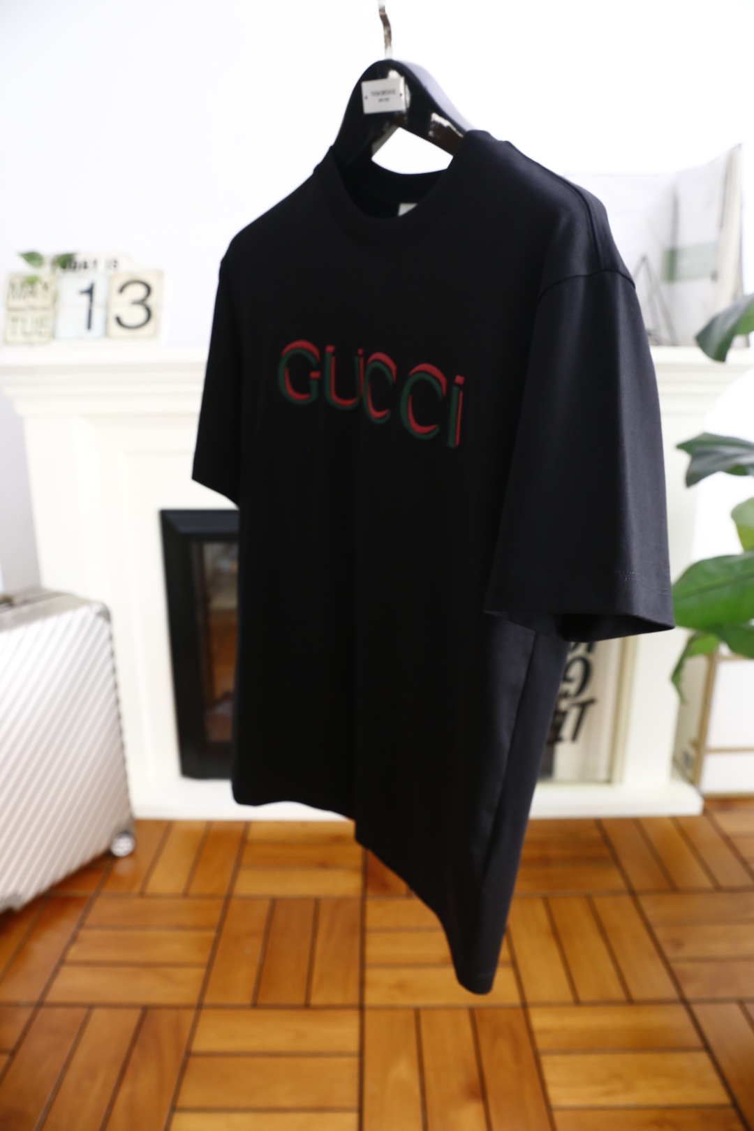 🔥古驰.
2025夏季原单男士休闲圆领短袖T恤！奢华经典品牌原版字母LOGO设计！高端定制 高版本 时尚