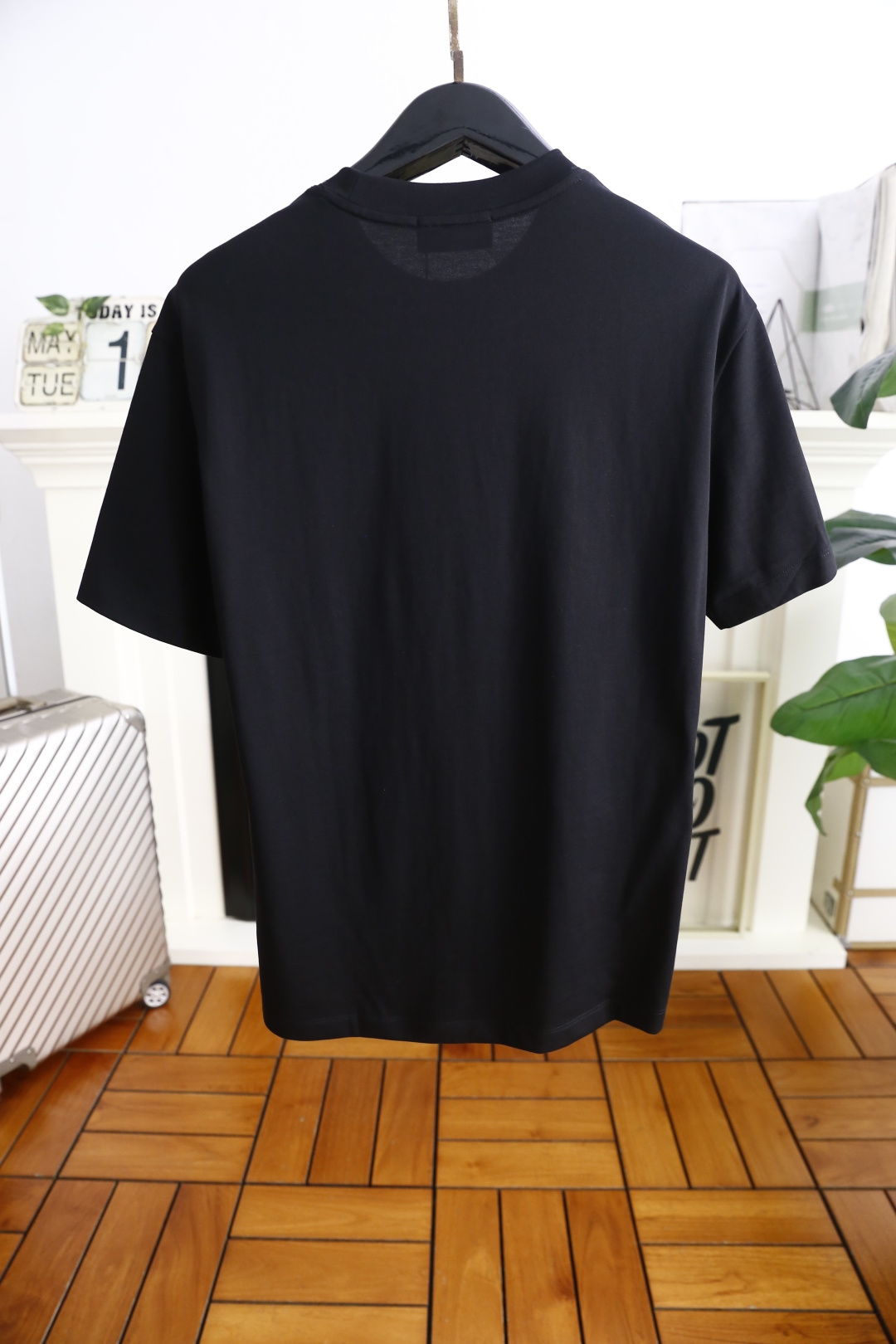 🔥古驰.
2025夏季原单男士休闲圆领短袖T恤！奢华经典品牌原版字母LOGO设计！高端定制 高版本 时尚