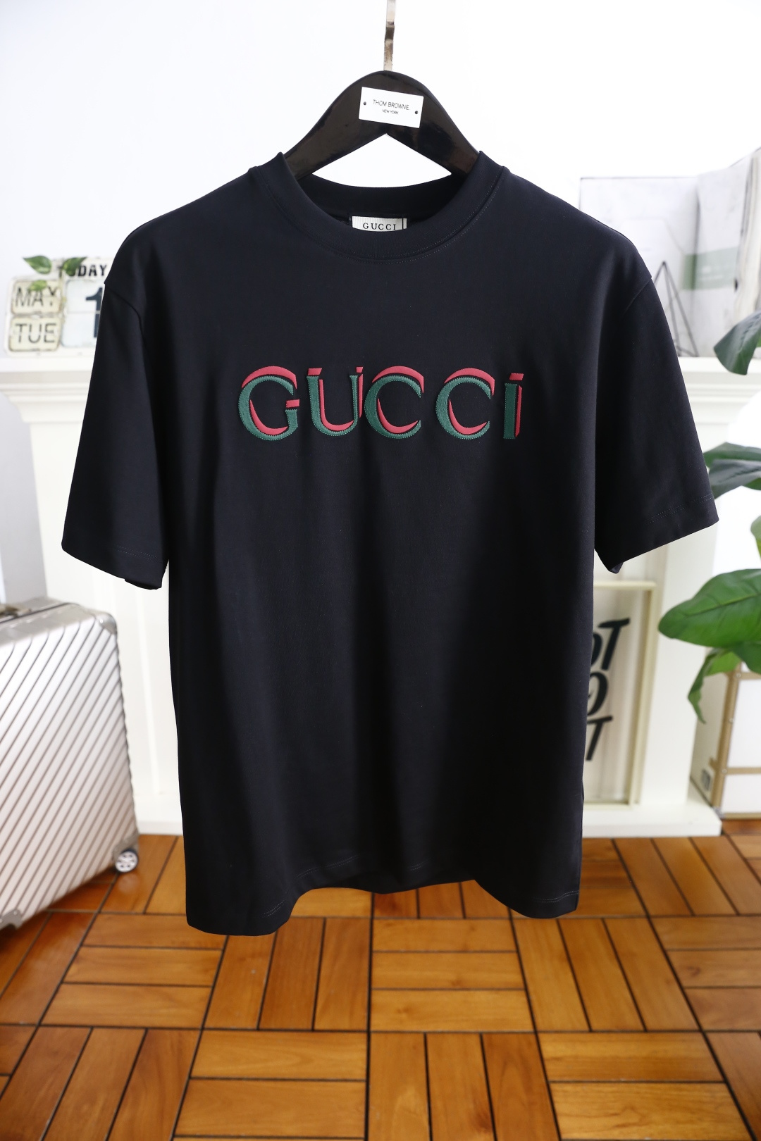 🔥古驰.
2025夏季原单男士休闲圆领短袖T恤！奢华经典品牌原版字母LOGO设计！高端定制 高版本 时尚