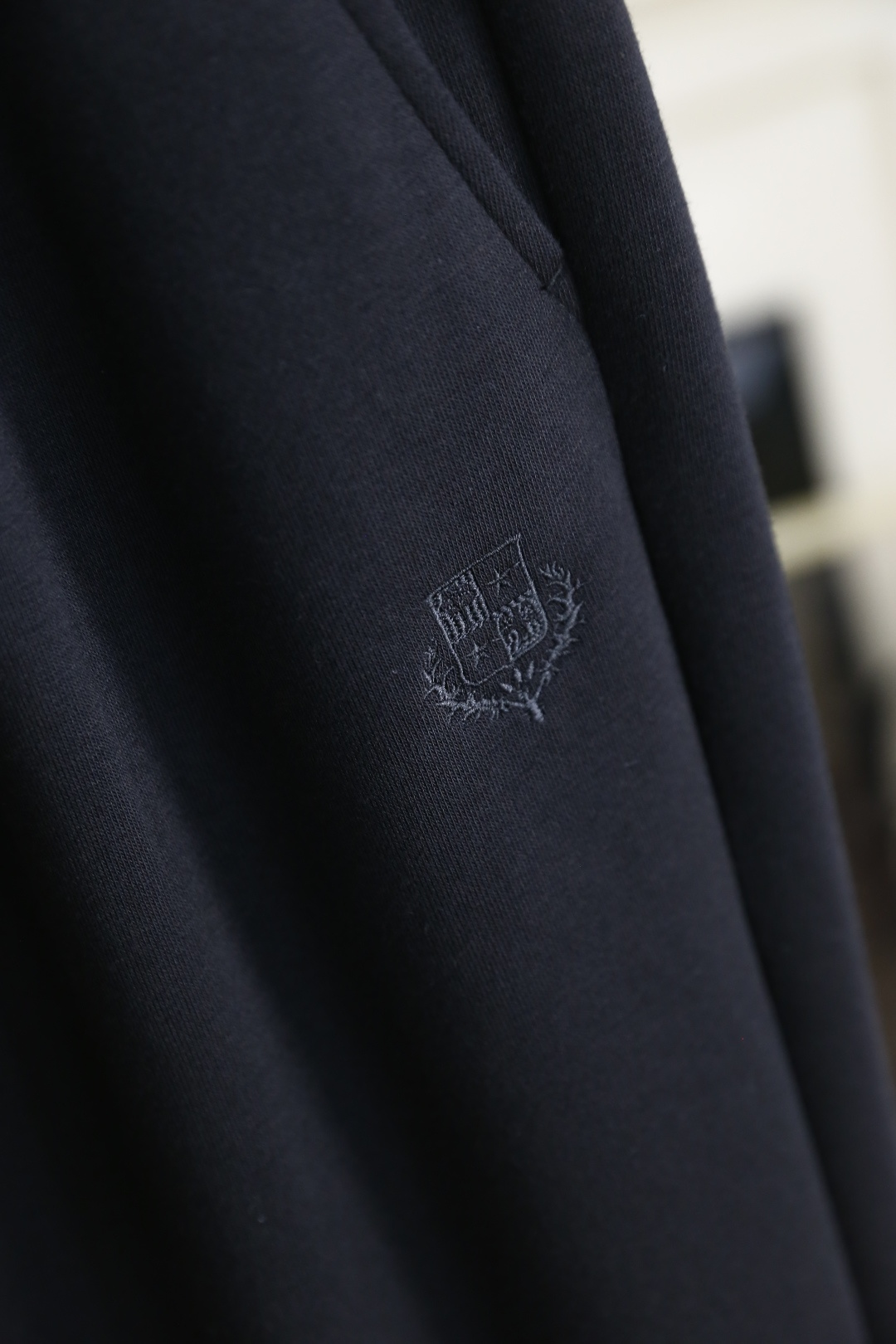 🔥lP🆕.
秋季新品🆕男士时尚百搭休闲裤！采用进口舒适羊毛混纺面料，奢华经典品牌LOGO设计 上身随意舒