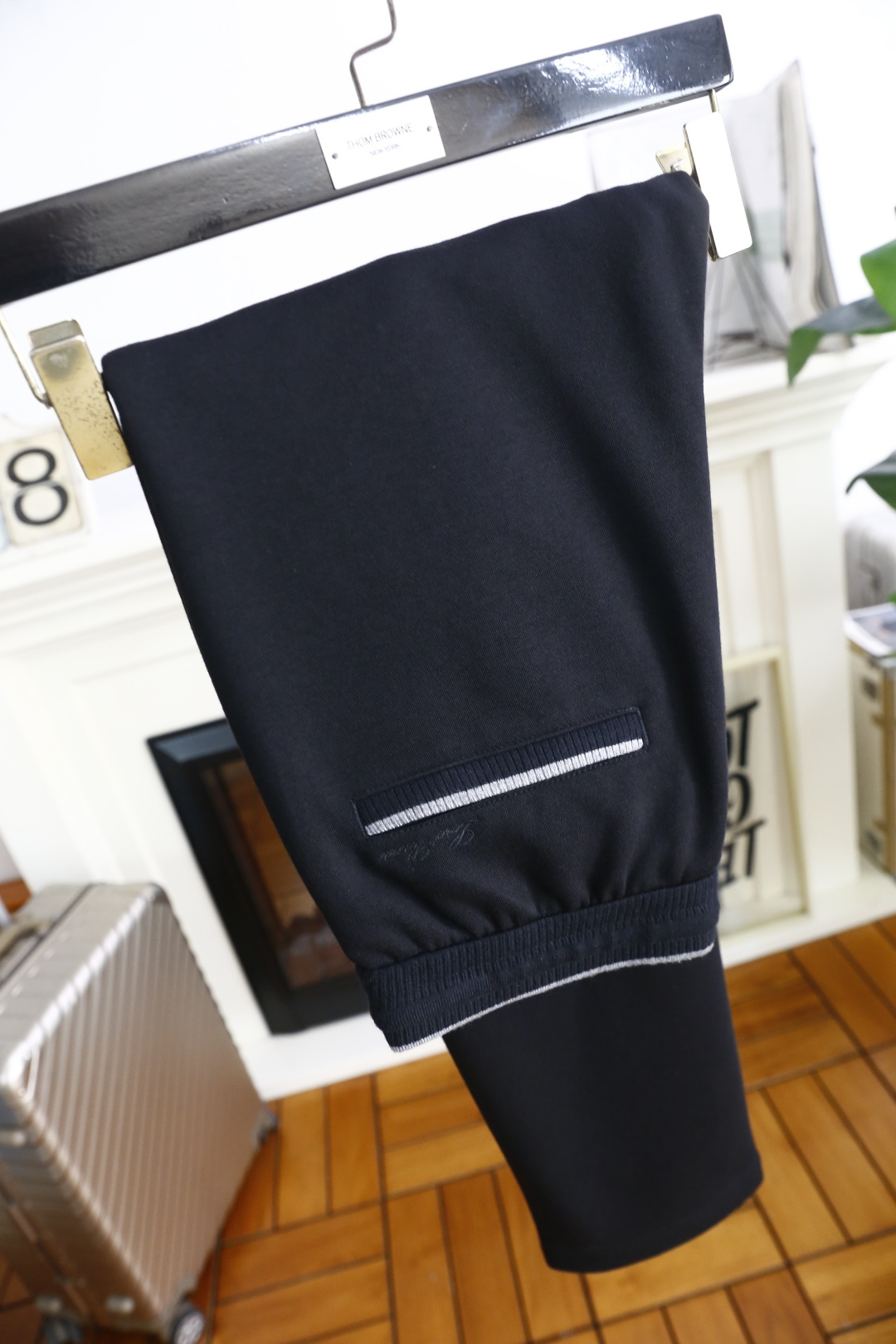 🔥lP🆕.
秋季新品🆕男士时尚百搭休闲裤！采用进口舒适羊毛混纺面料，奢华经典品牌LOGO设计 上身随意舒