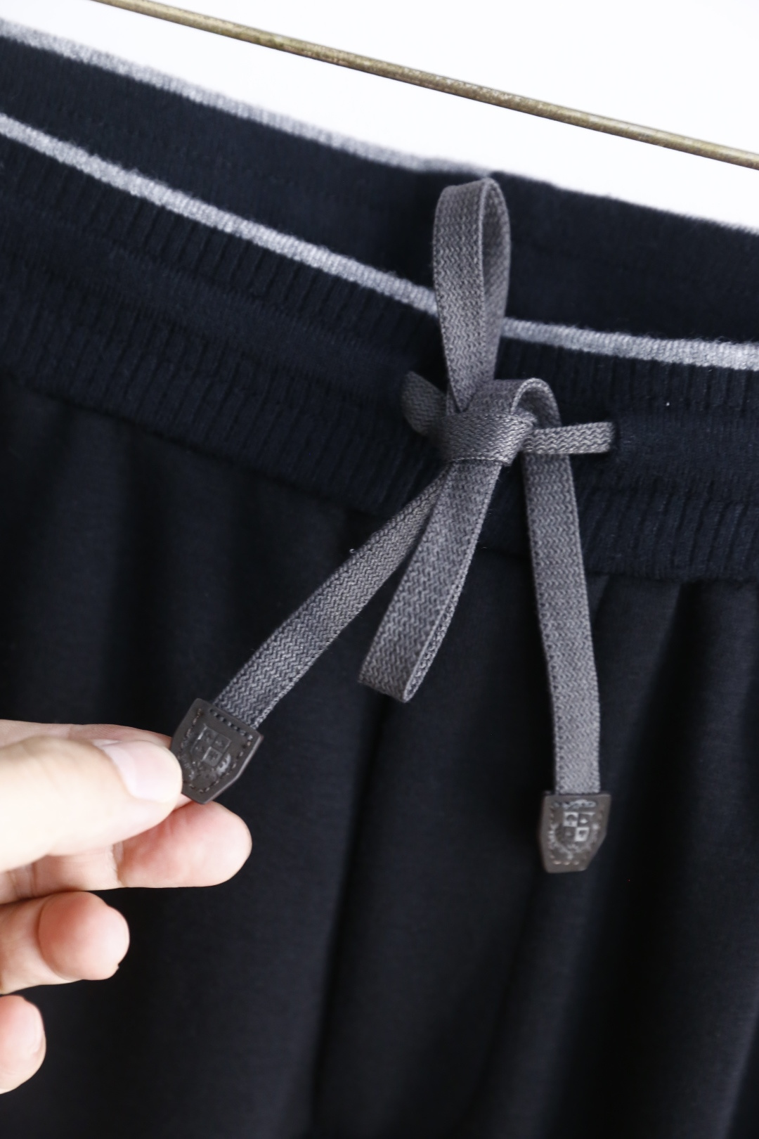 🔥lP🆕.
秋季新品🆕男士时尚百搭休闲裤！采用进口舒适羊毛混纺面料，奢华经典品牌LOGO设计 上身随意舒