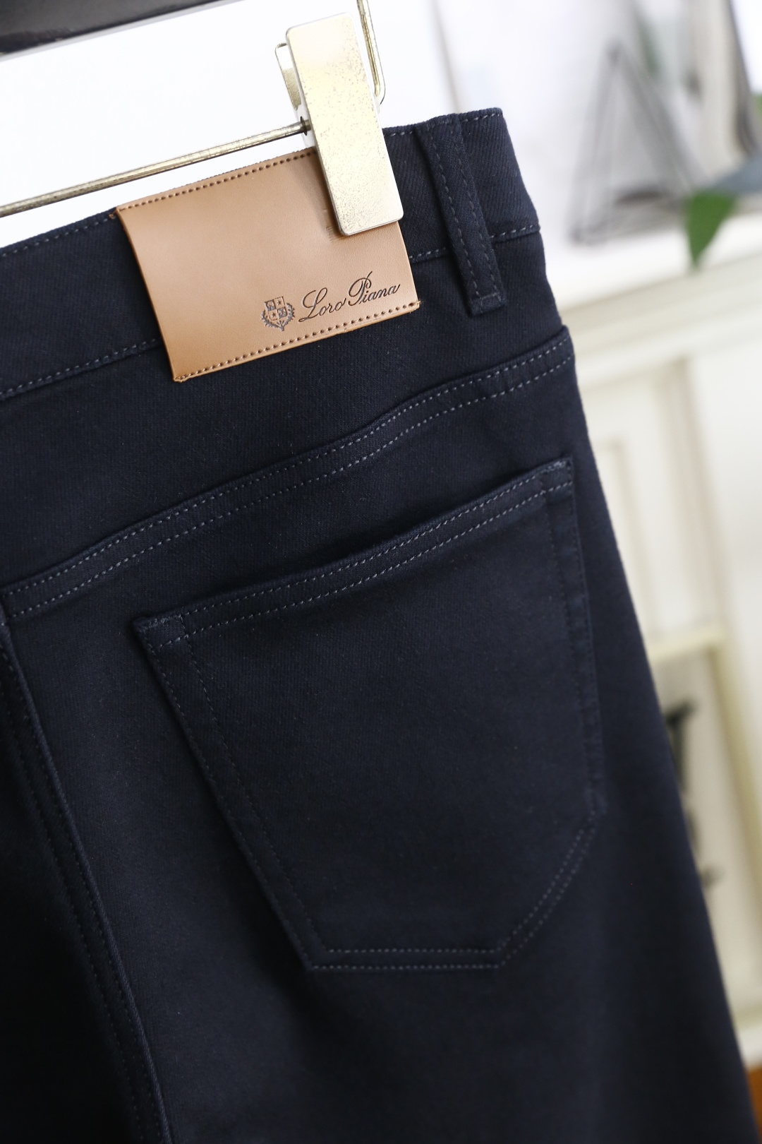 🔥lP🆕.
季新品时尚男士休闲牛仔裤👖采用客供水洗弹力牛仔面料！奢华经典品牌字母Logo标志彰显品牌特征