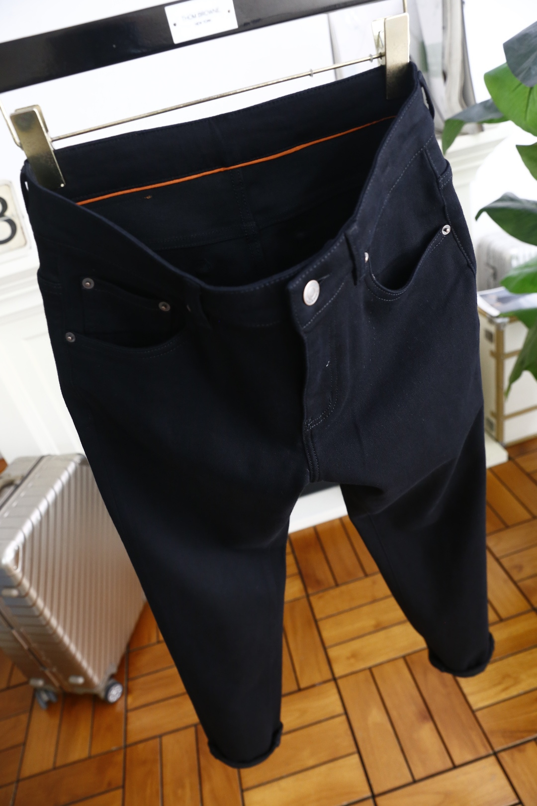 🔥lP🆕.
季新品时尚男士休闲牛仔裤👖采用客供水洗弹力牛仔面料！奢华经典品牌字母Logo标志彰显品牌特征